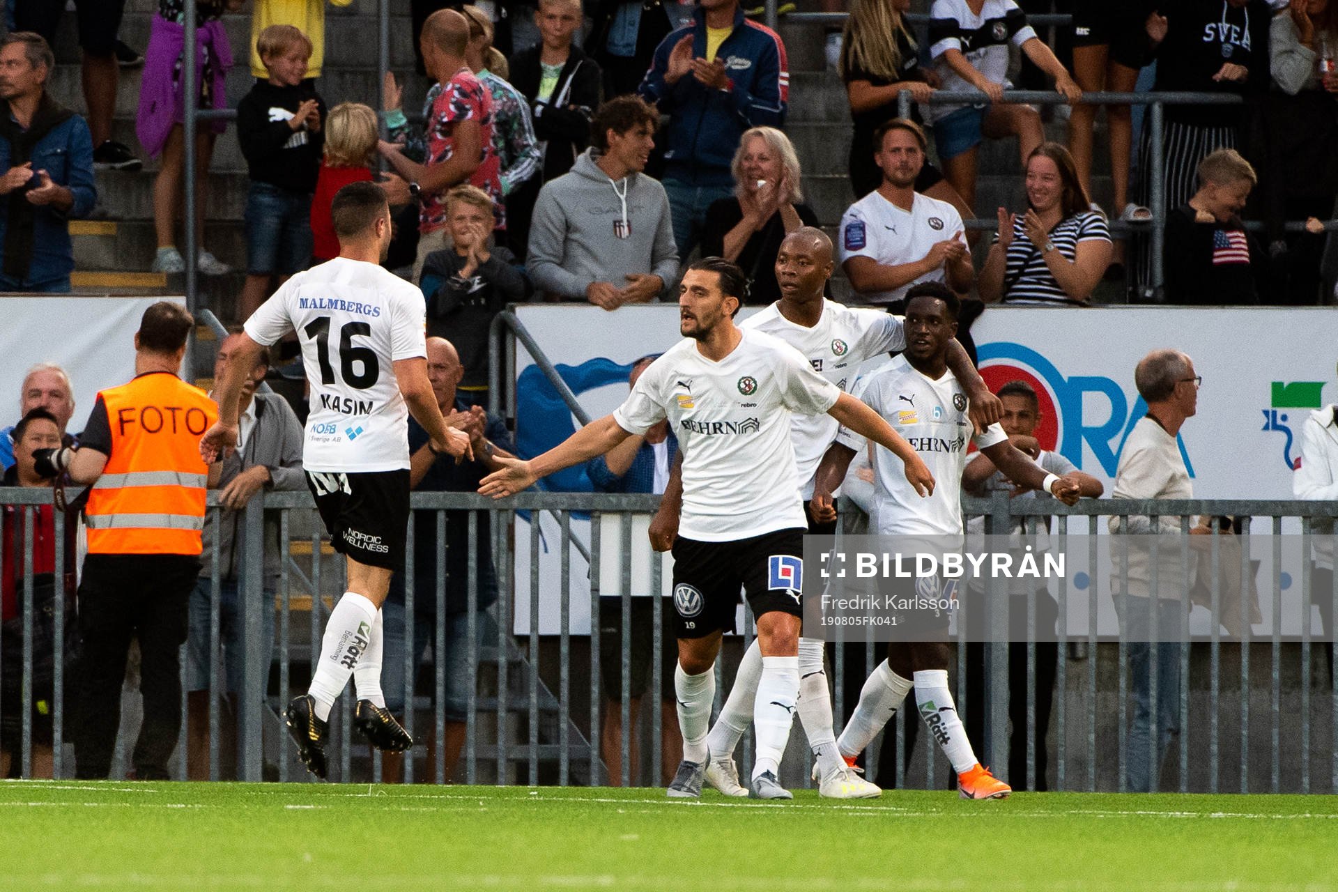Örebros Yaser Kasım, Agon Mehmeti, Carlos Strandberg och Kevin Wright jublar efter Egon gjort 2-2 under fotbollsmatchen i Allsvenskan mellan Örebro och IFK Göteborg den 5 augusti 2019 i Örebro.