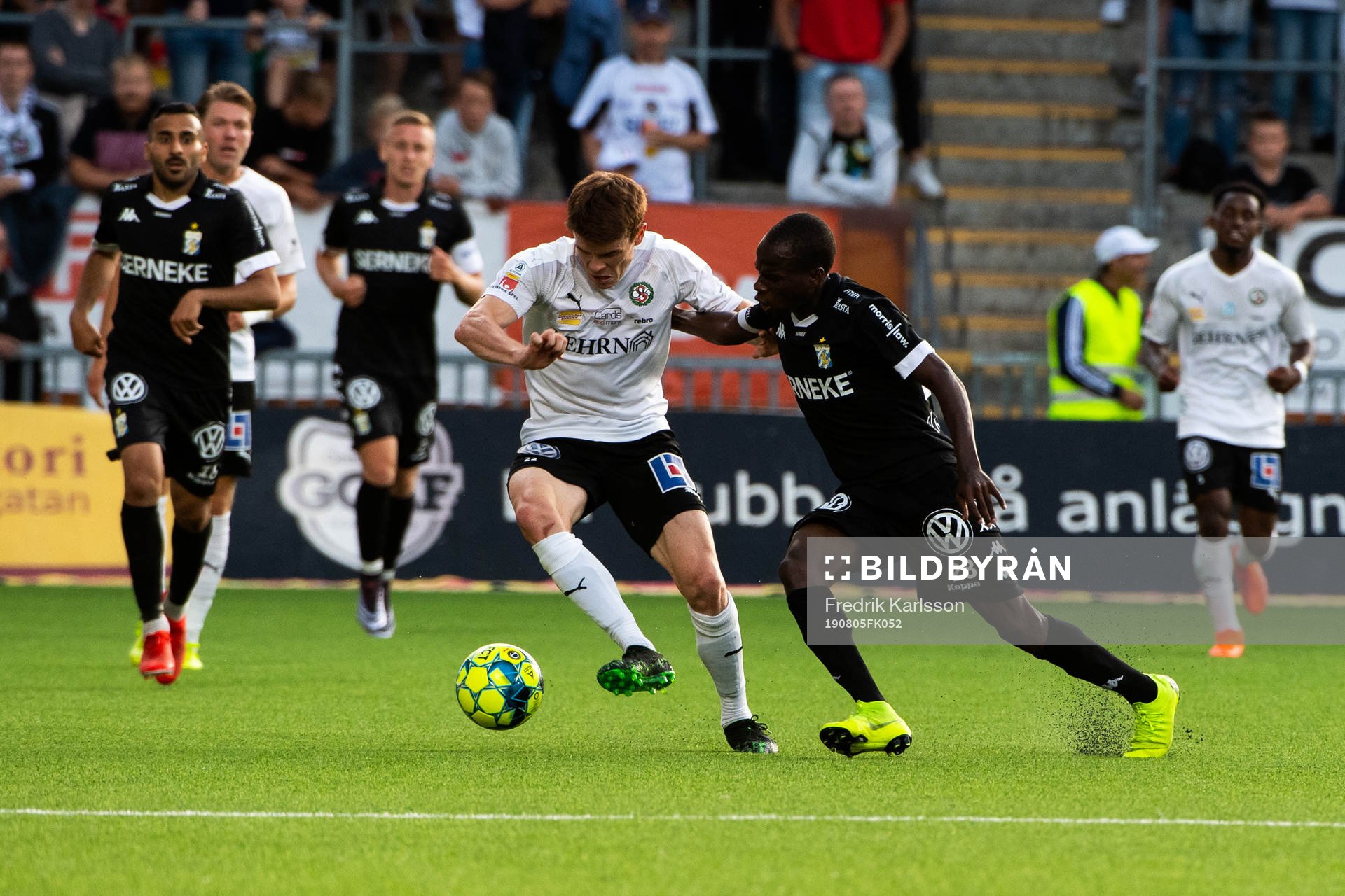 Örebros Albin Granlund och IFK Göteborgs Alhassan Yusuf