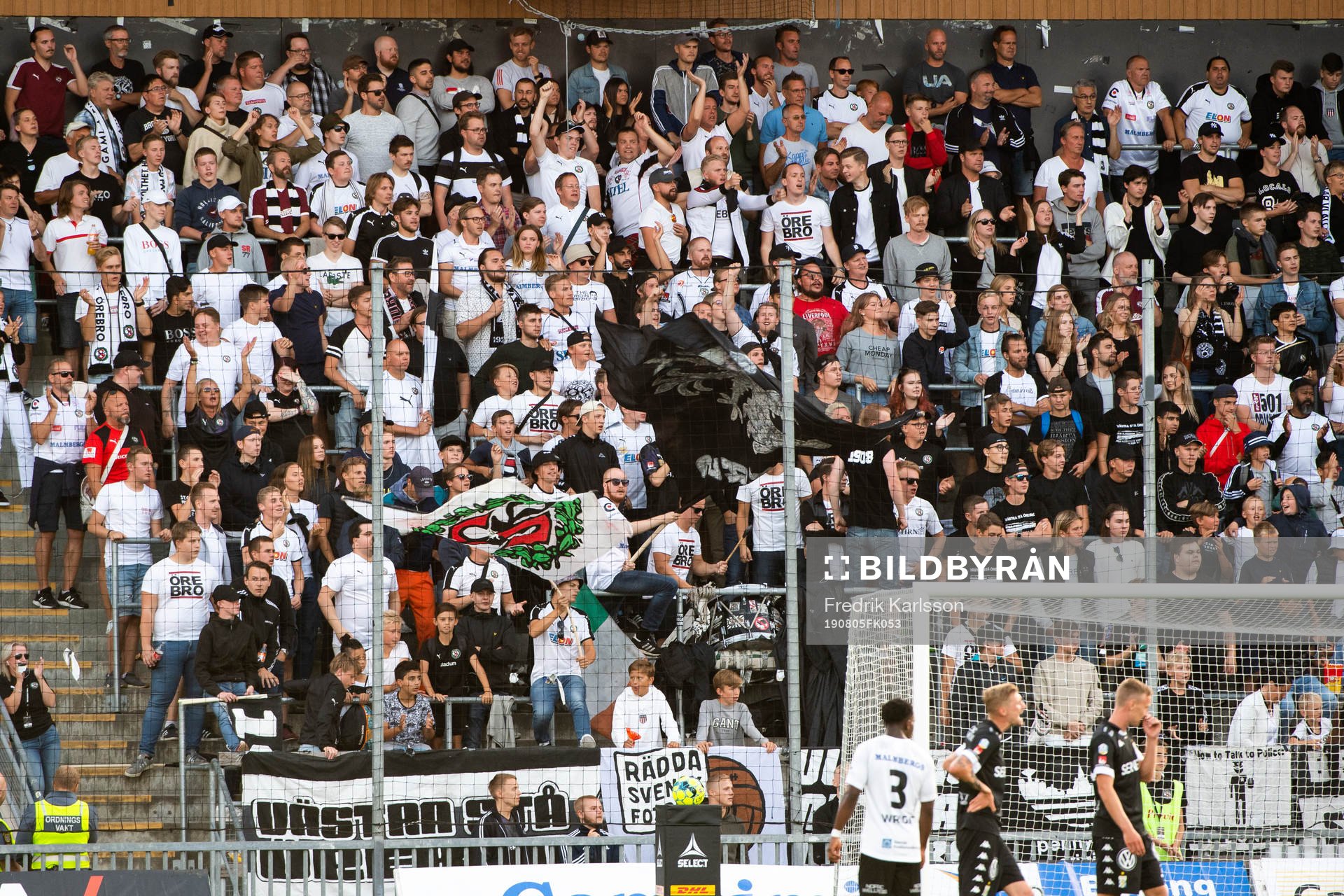 Örebros supportrar jublar