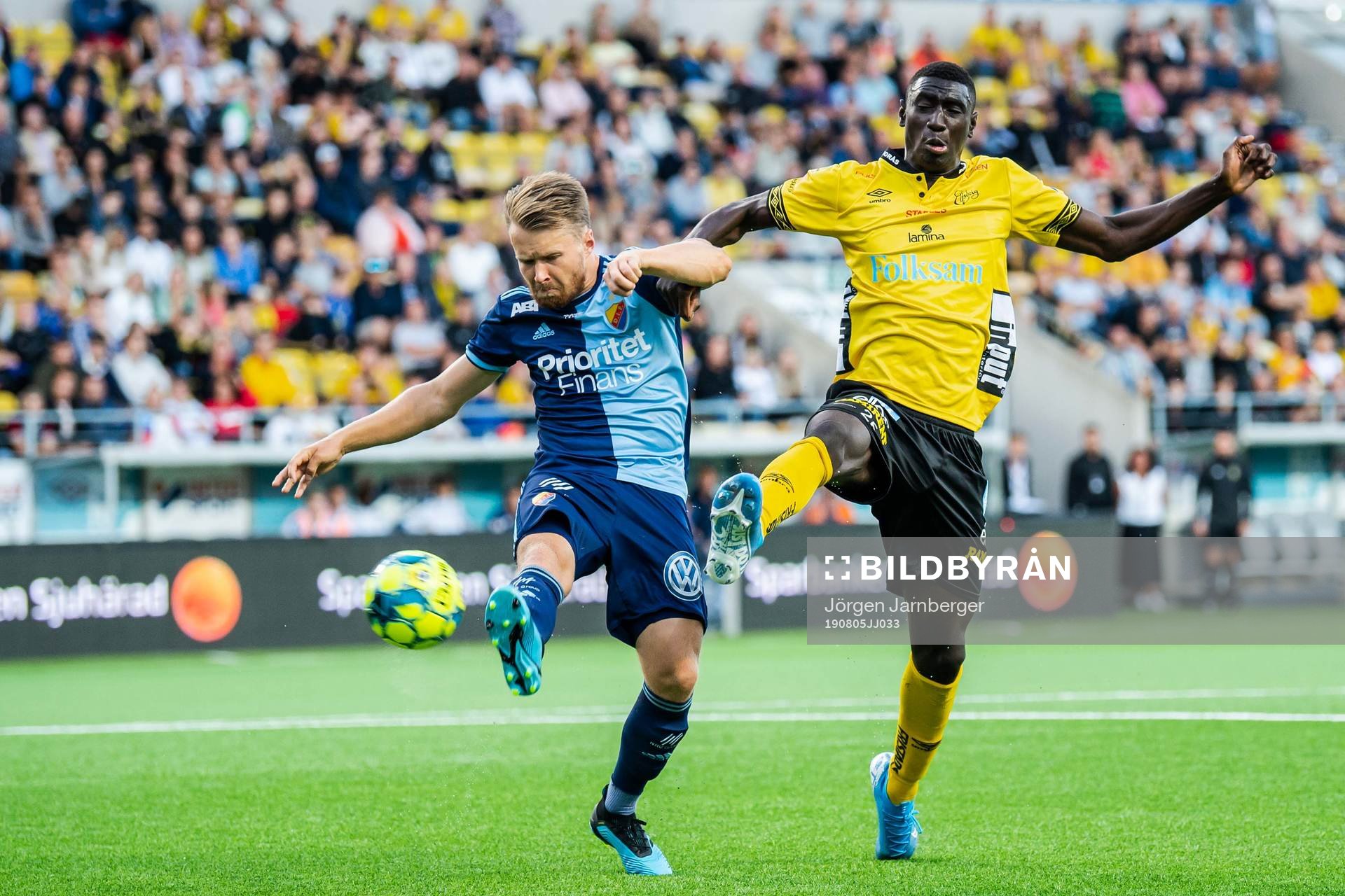 Djurgårdens Jacob Une Larsson och Elfsborgs Marokhy Ndione