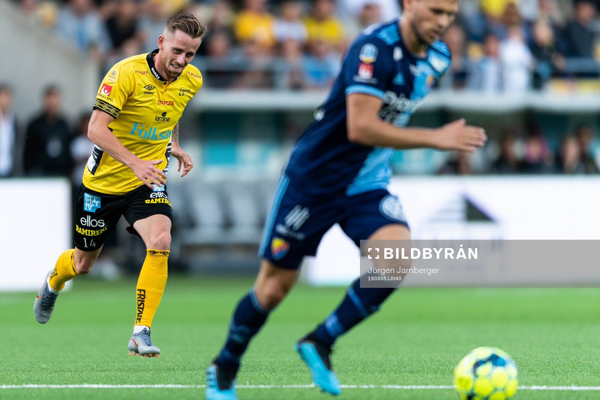 Elfsborgs Rasmus Alm jagar boll