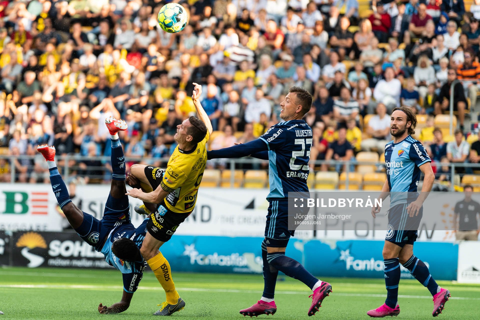 Djurgårdens Mohamed Buya Turay och Elfsborgs Jon Jönsson