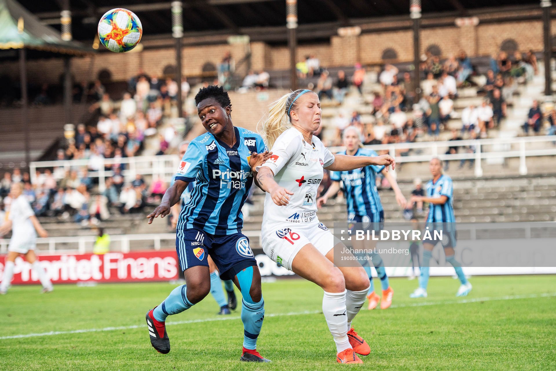 Djurgårdens Portia Boakye och Rosengårds Hailie Mace