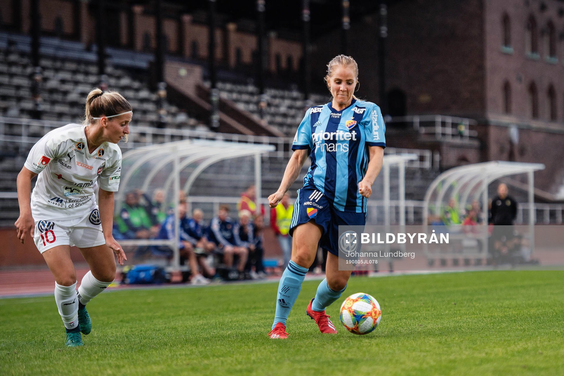 Rosengårds Jelena Cankovic och Djurgårdens Irma Helin under fotbollsmatchen i Damallsvenskan mellan Djurgården och Rosengård den 5 augusti 2019 i Stockholm.