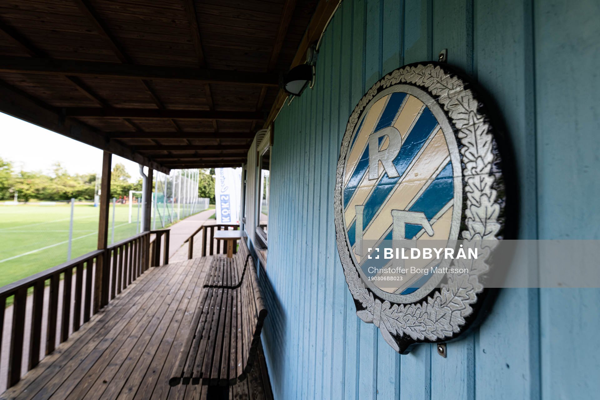 Skylt med Råå IFs klubbmärke på