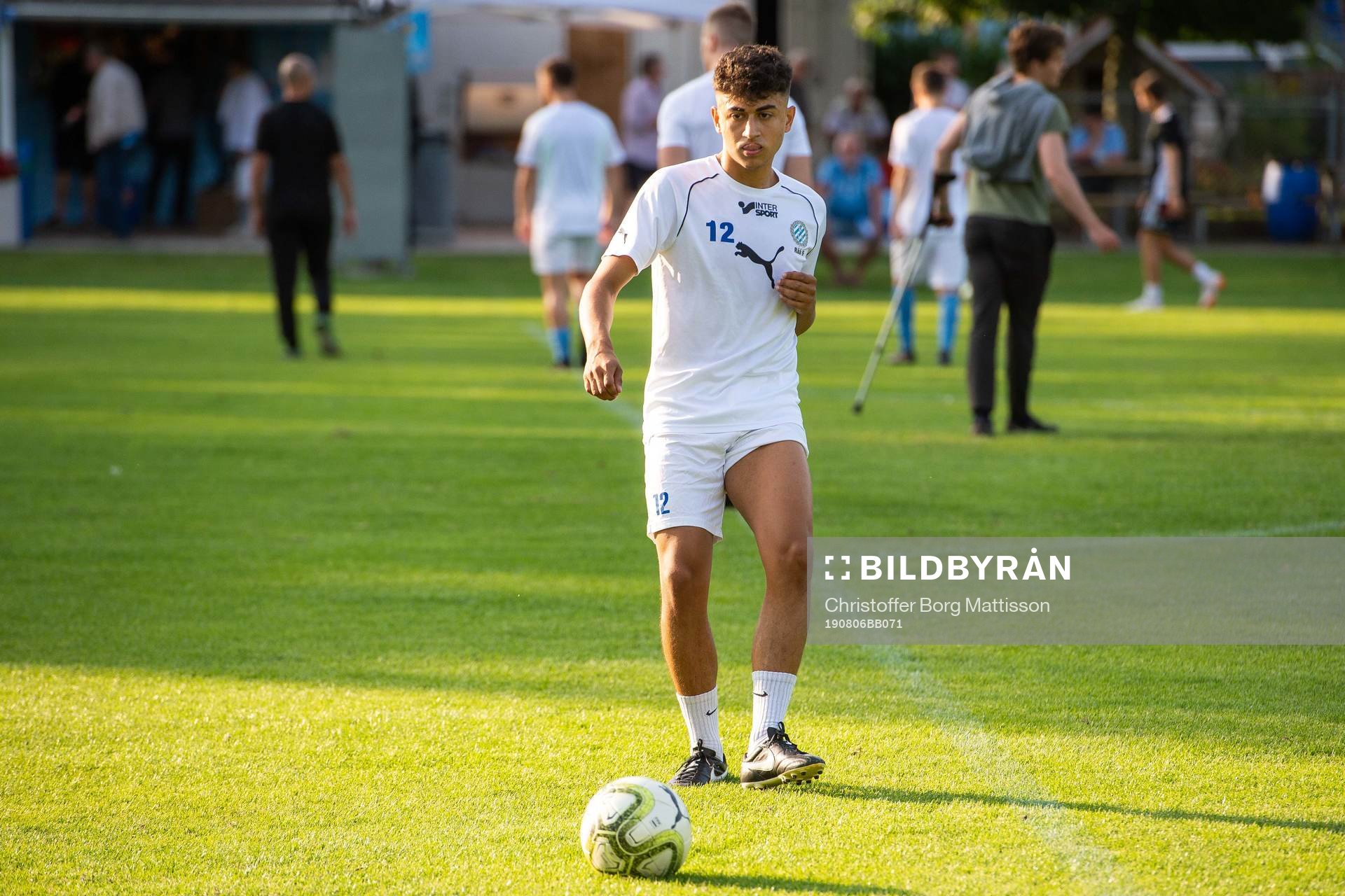 Råås Ahmad Abed under uppvärmning inför fotbollsmatchen i Division 3 sydvästra Götaland mellan Råå och Laholm den 6 augusti 2019 i Helsingborg.