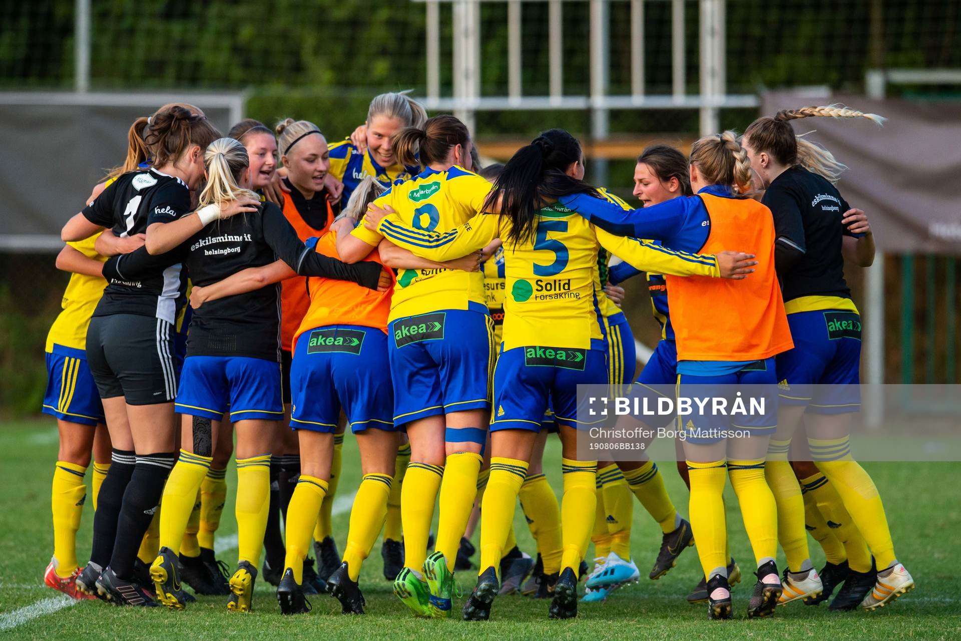 Eskilsminnes spelare jublar