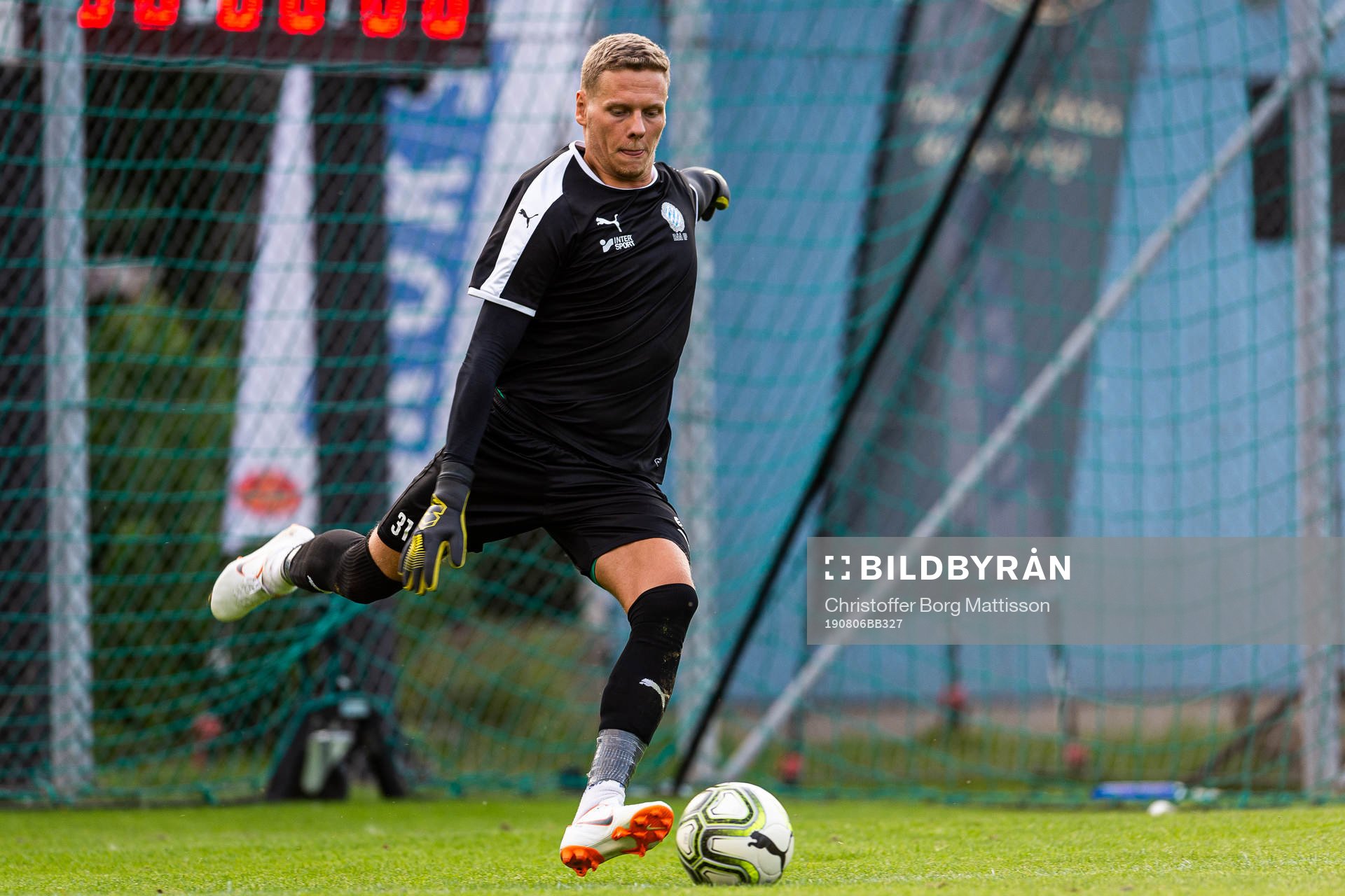 Råås målvakt Marcus Werner Rupprecht under fotbollsmatchen i Division 3 sydvästra Götaland mellan Råå och Laholm den 6 augusti 2019 i Helsingborg.