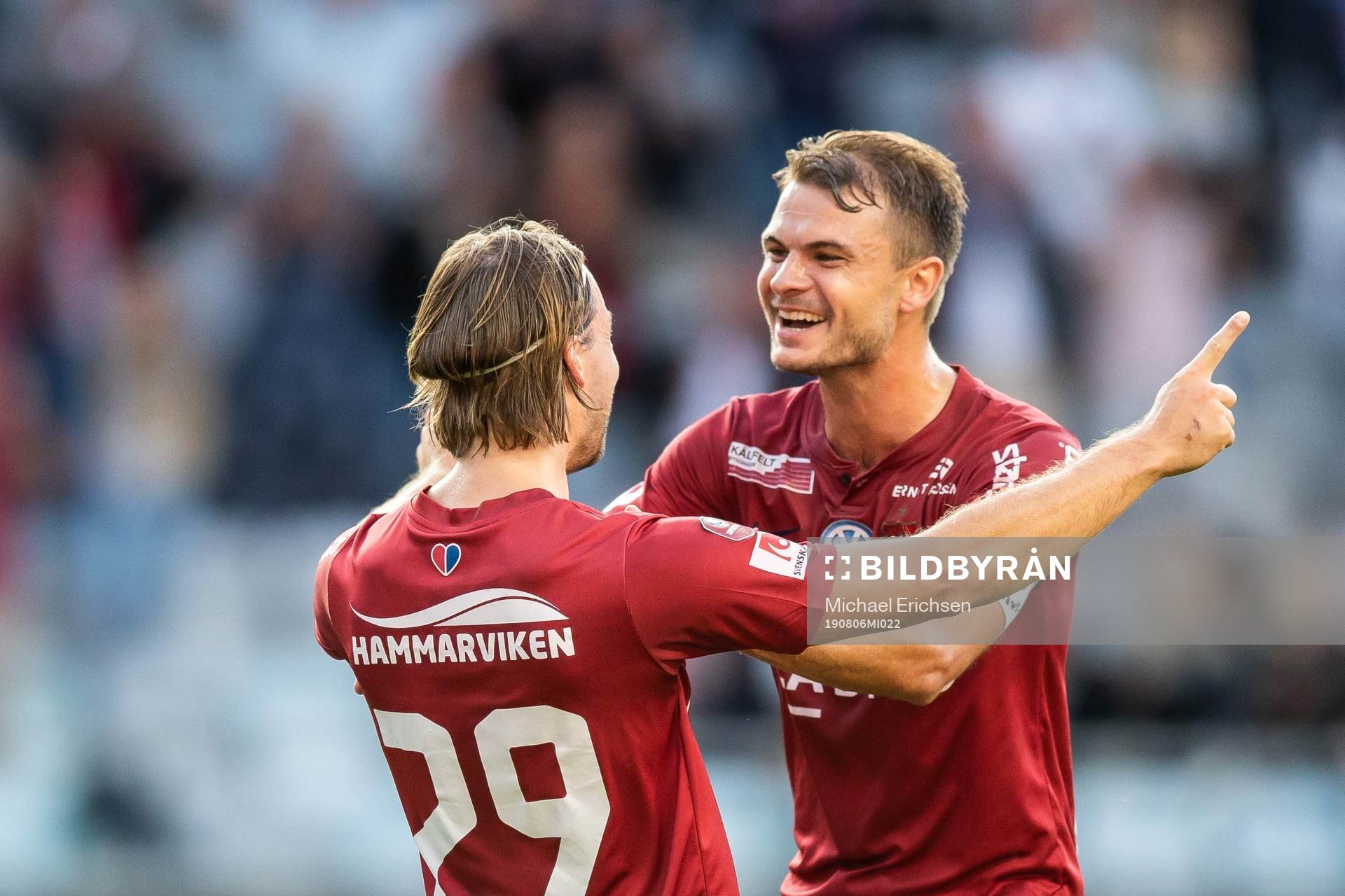 Örgrytes Danny Ervik jublar med lagkamrater