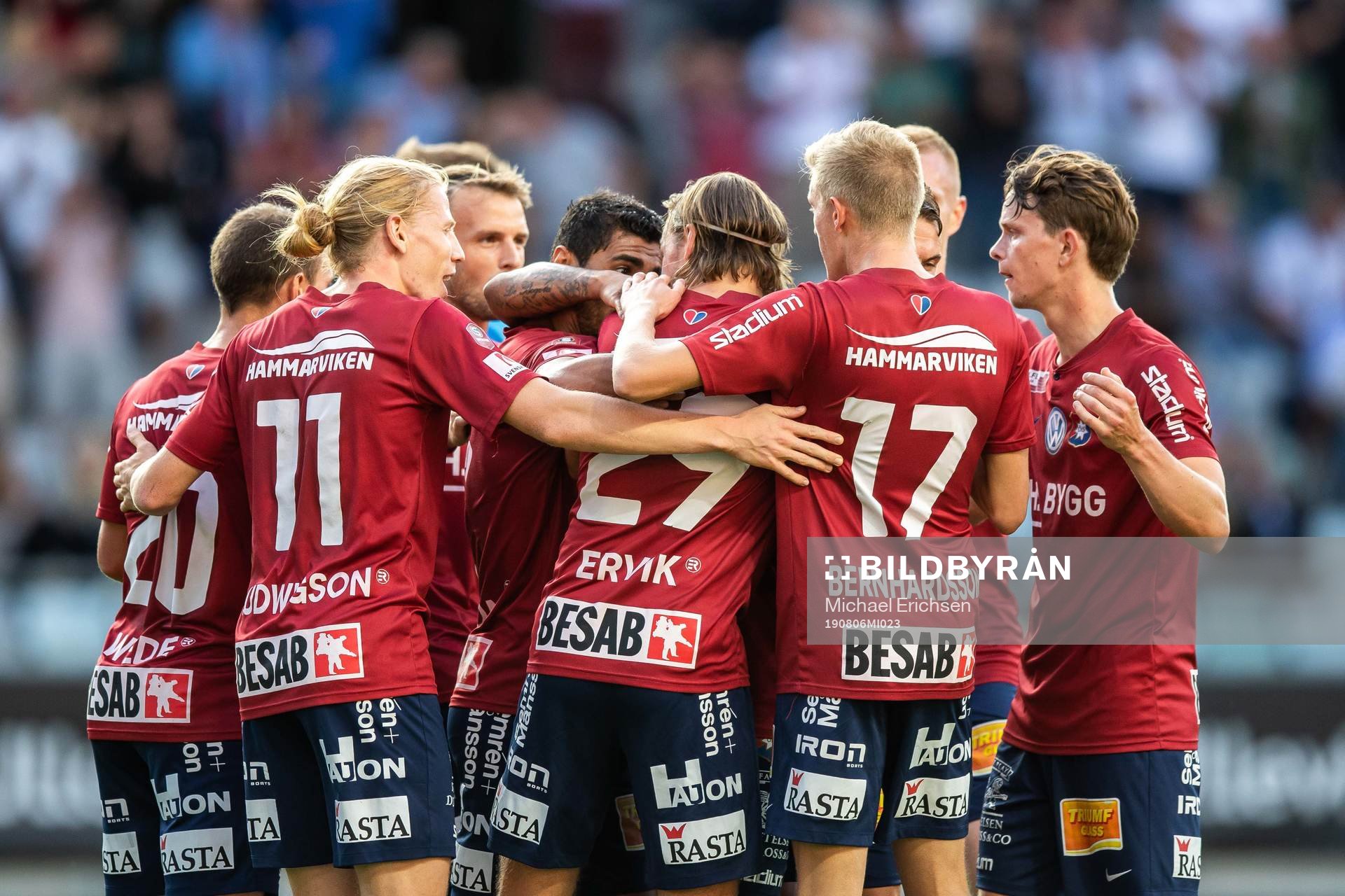 Örgrytes Danny Ervik jublar med lagkamrater