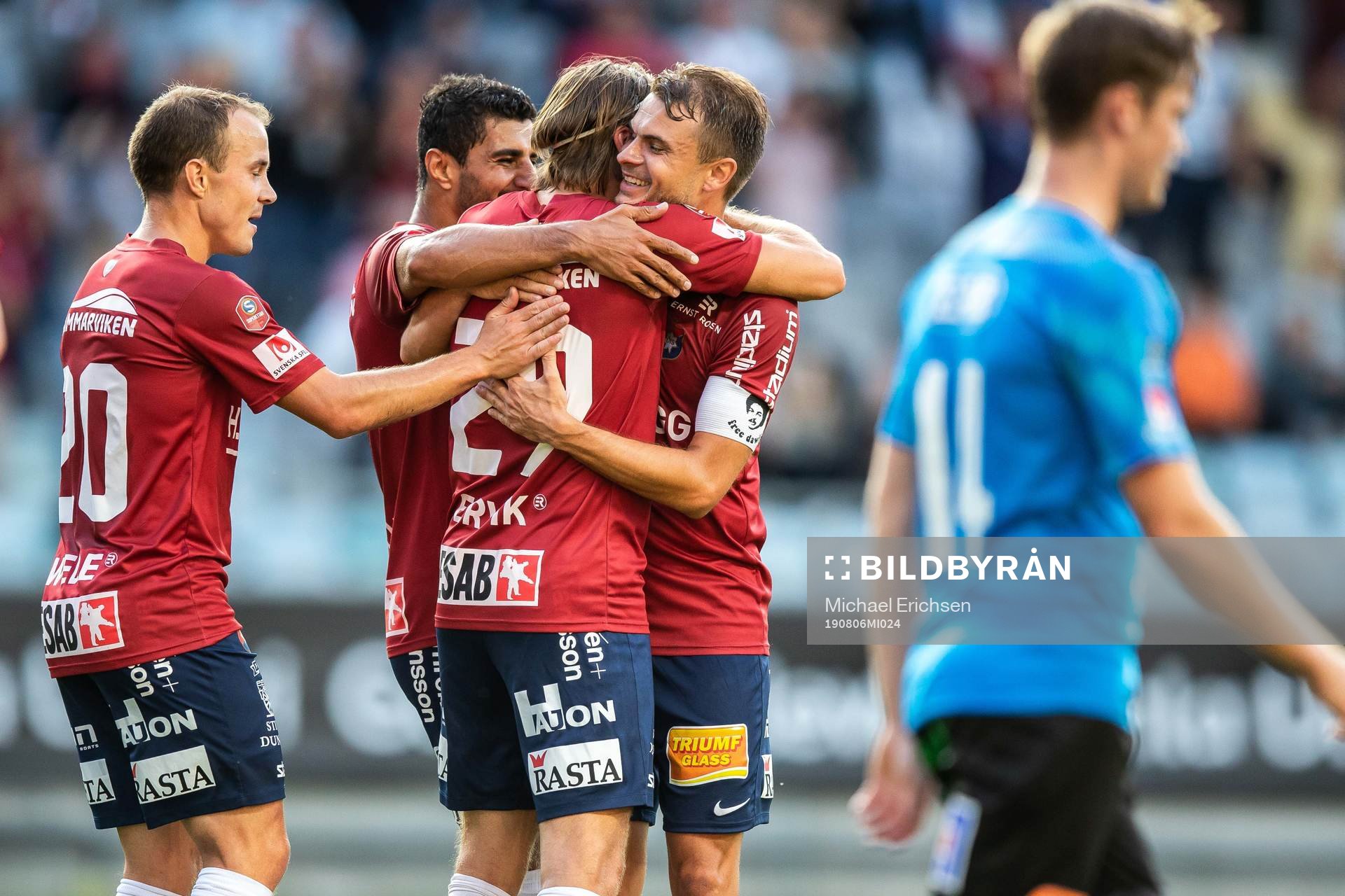 Örgrytes Danny Ervik jublar med lagkamrater