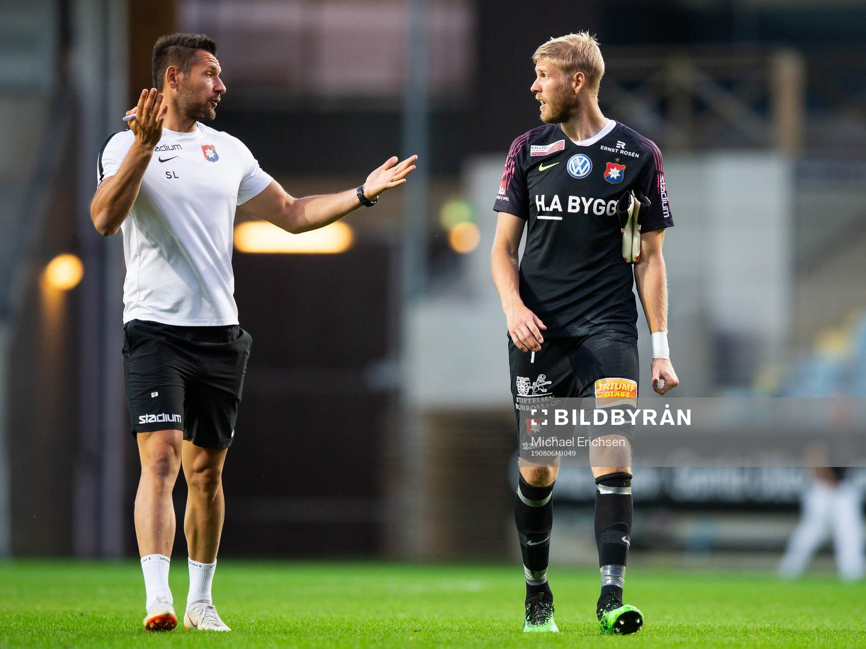 Örgrytes assisterande tränare Stojan Lukic och målvakt Fredrik Andersson efter fotbollsmatchen i Superettan mellan Örgryte och Halmstad den 6 augusti 2019 i Göteborg.