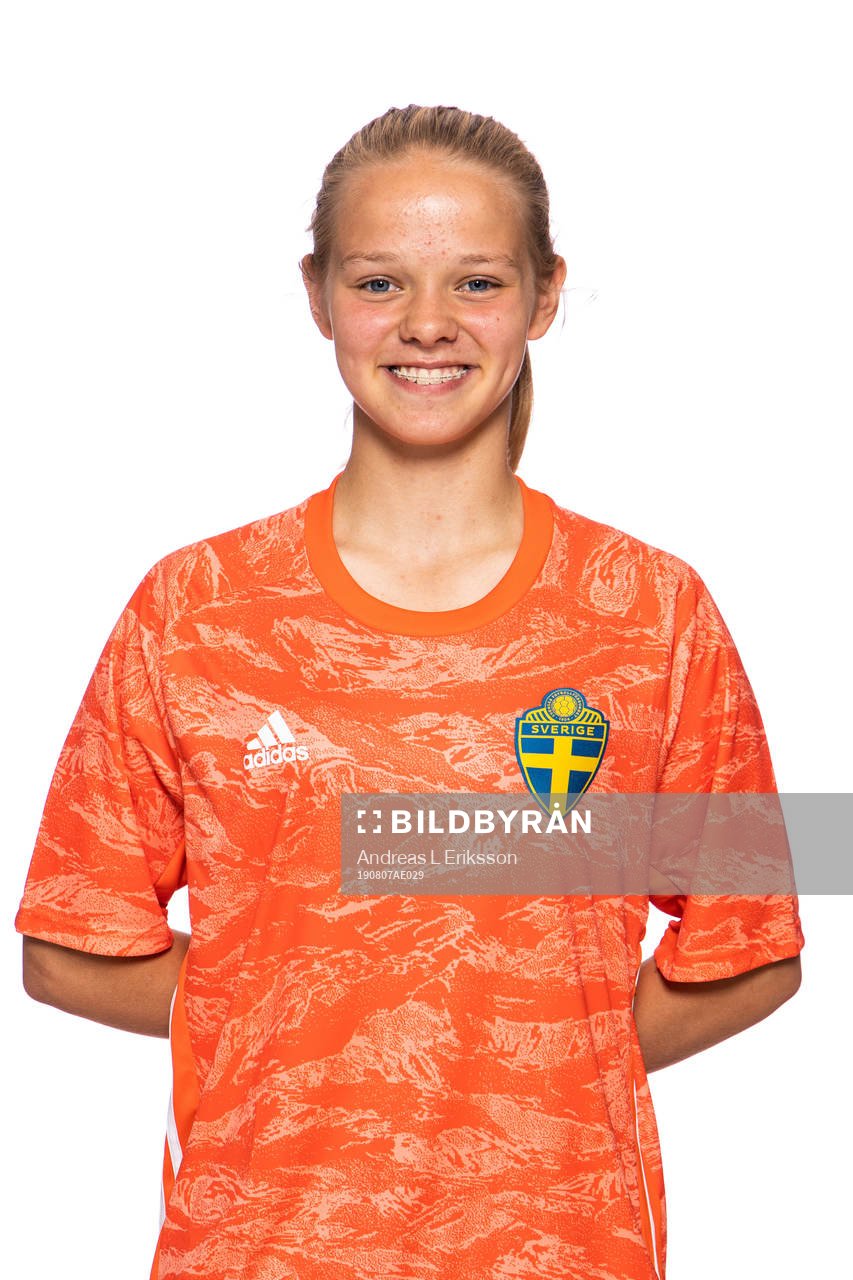 Nadine Allard i F15/04-landslaget