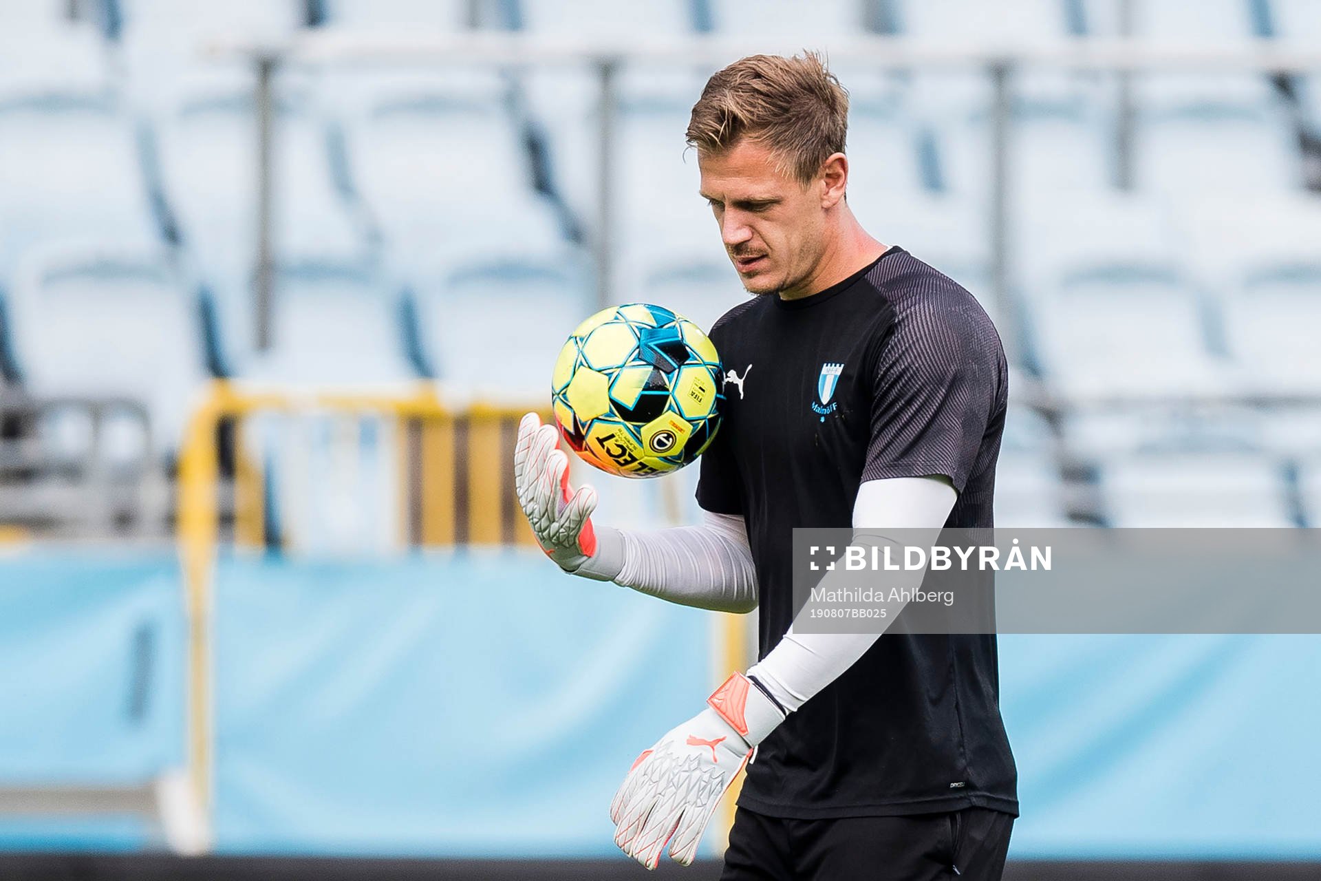 Goalkeeper Johan Dahlin of Malmö FF