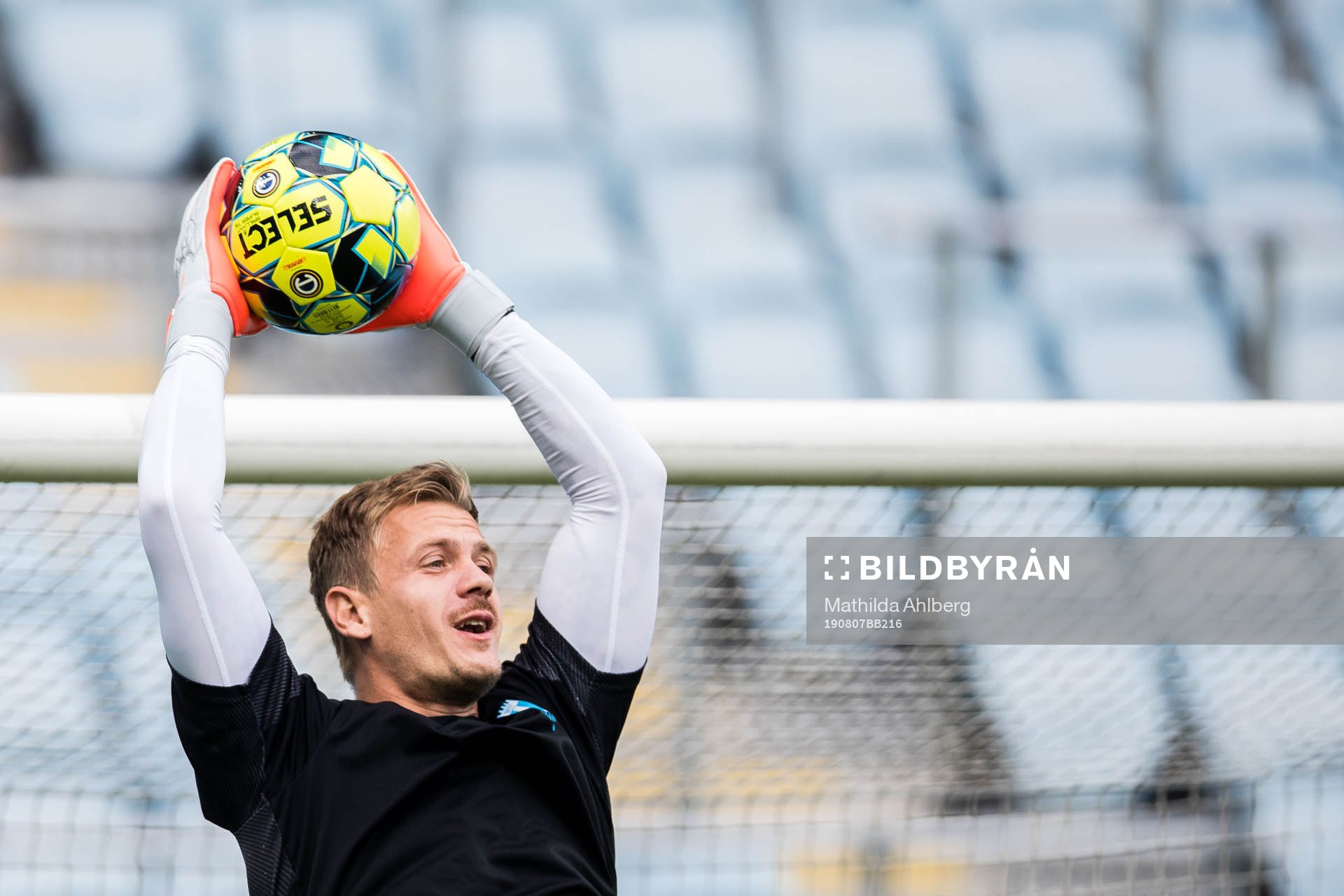Goalkeeper Johan Dahlin of Malmö FF