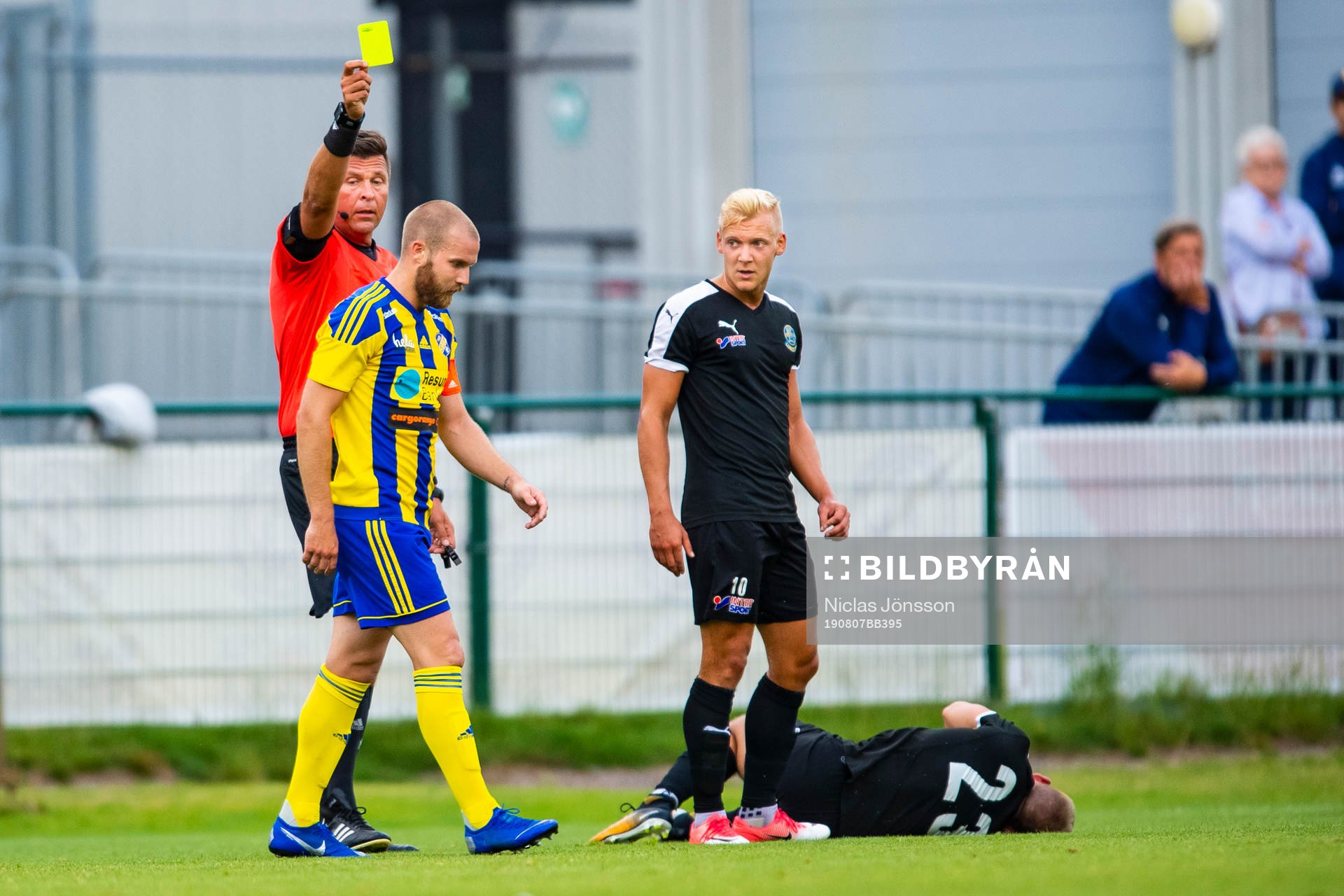 Eskilsminnes Emil Åberg tilldelas en varning