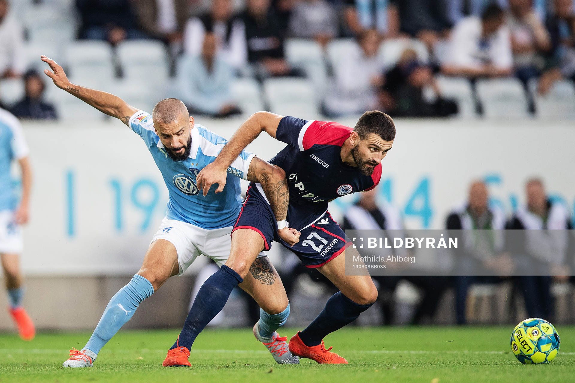Guillermo Molins of Malmö FF and Slobodan Jakovljevic of