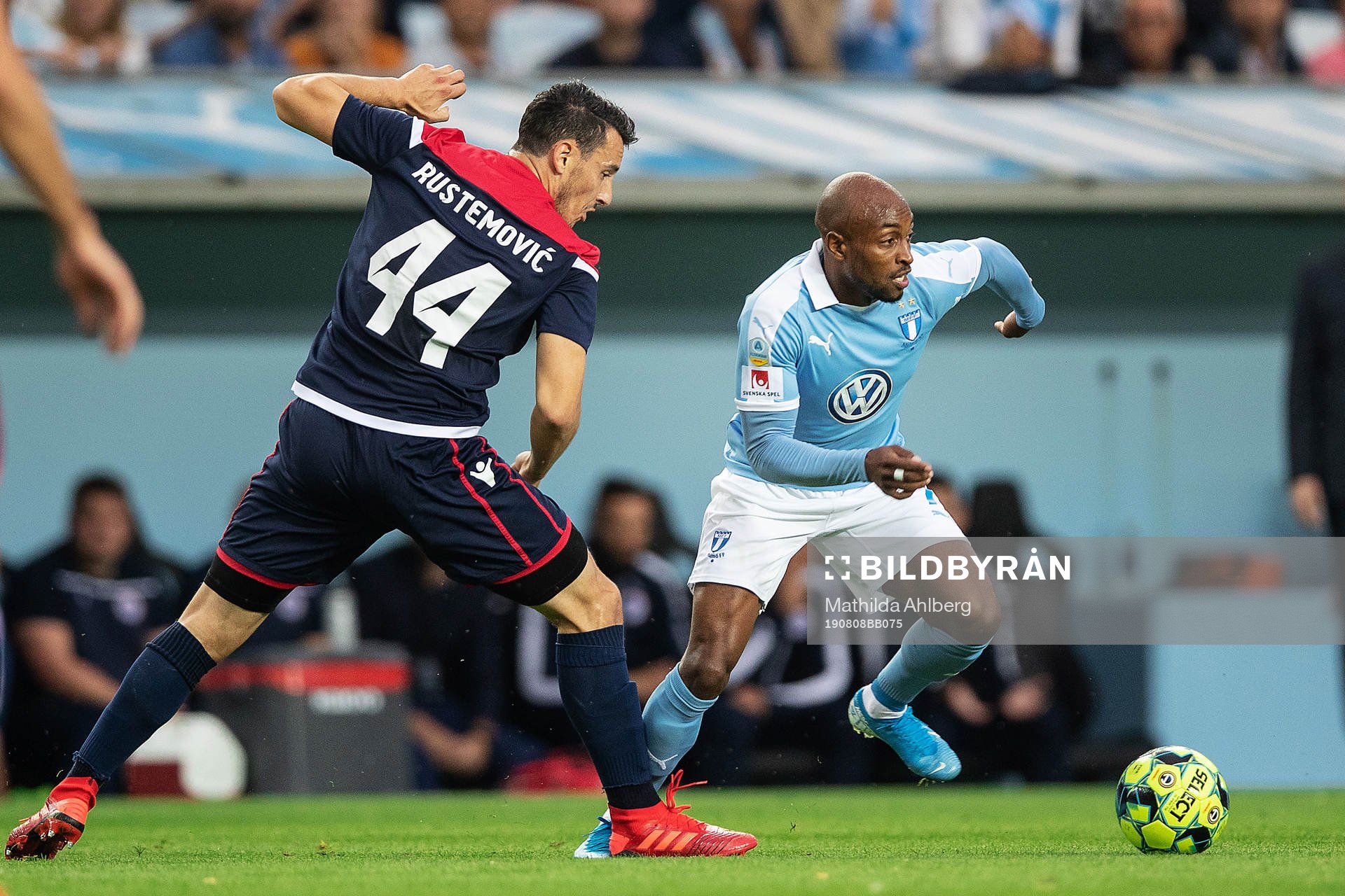 Edin Rustemovic of Zrinjski and Fouad Bachirou of Malmö FF