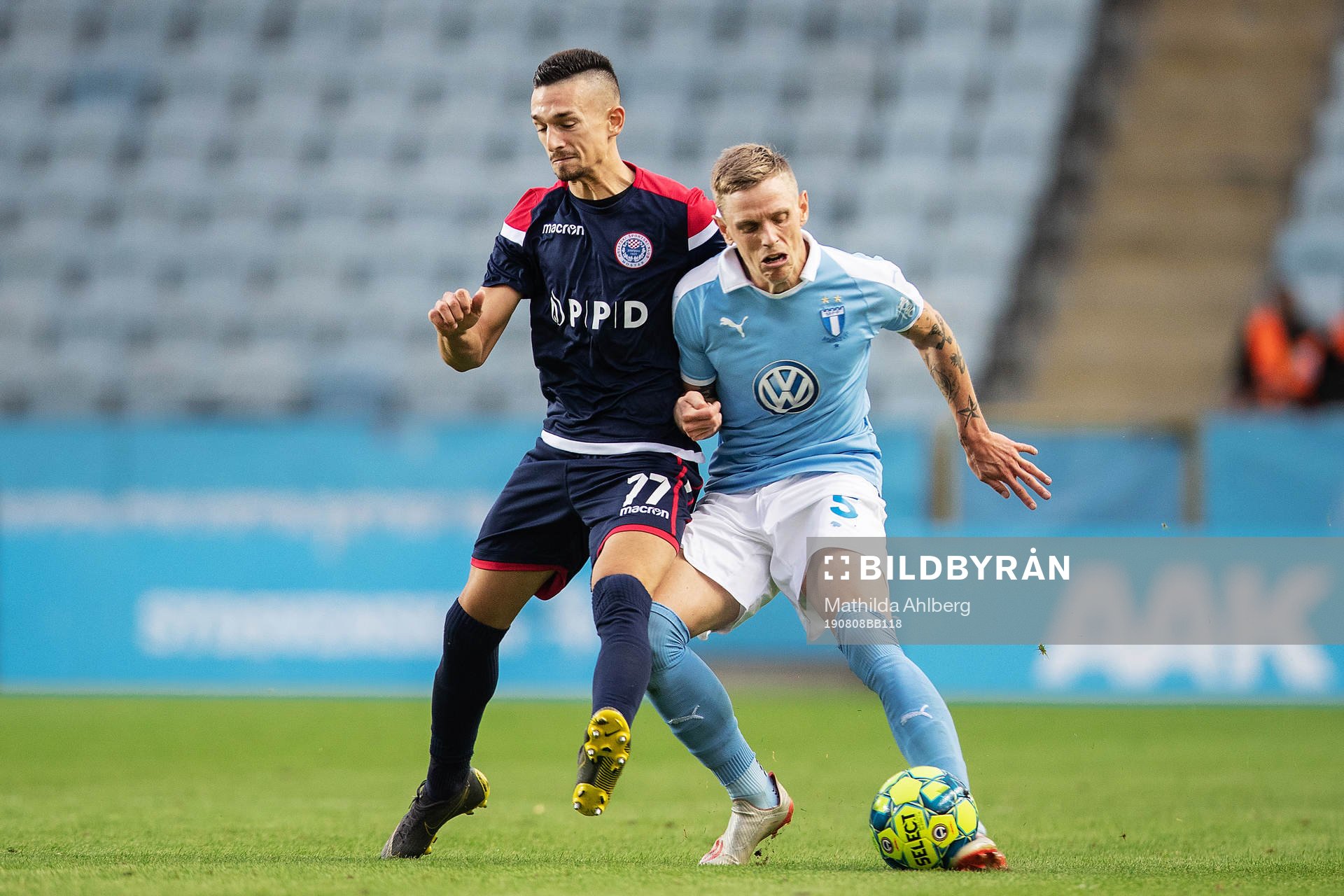 Stanisa Mandic of Zrinjski and Sören Rieks of Malmö FF