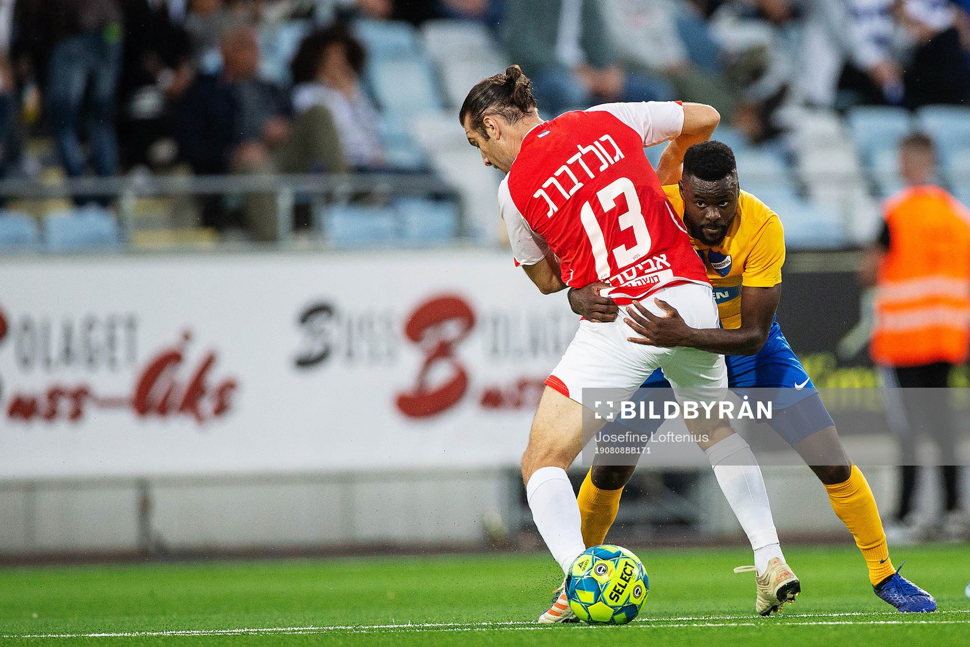 Maic Sema  of IFK Norrköping and Sean Goldberg of Hapoel