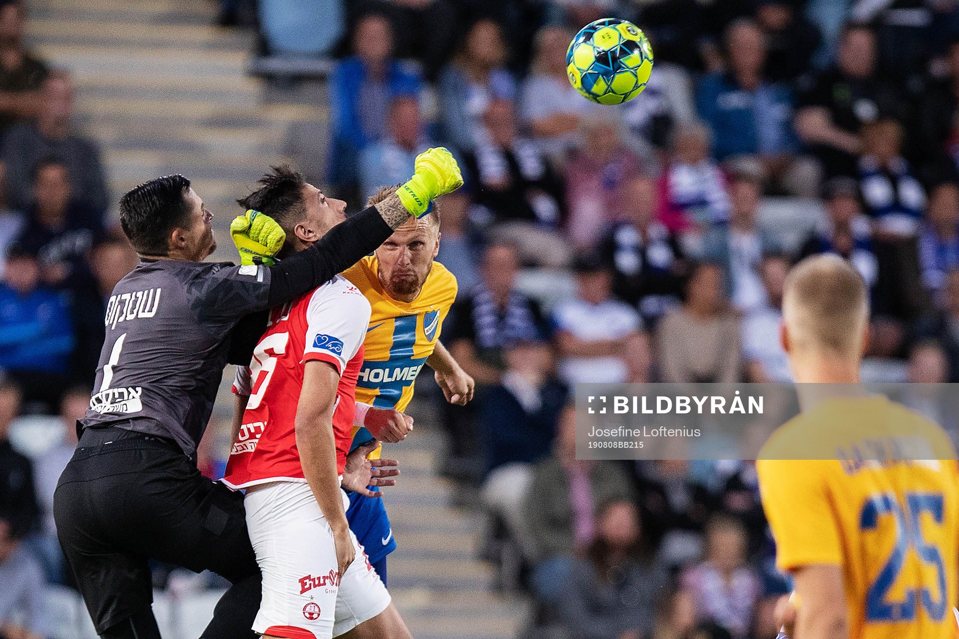 goalkeeper Ernestas Setkus of Hapoel Beer-Sheva and Kasper