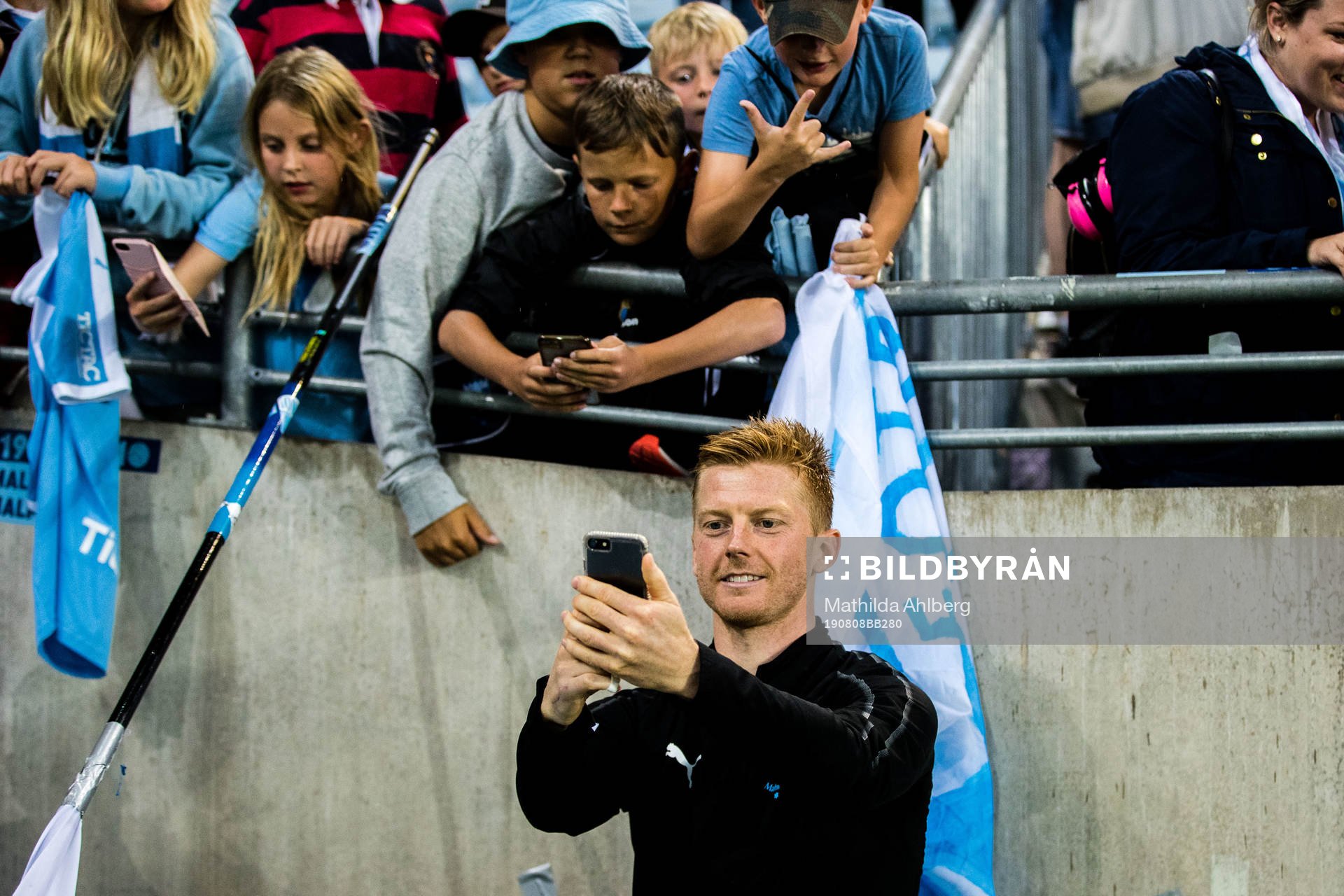 Anders Christiansen of Malmö FF with young fans
