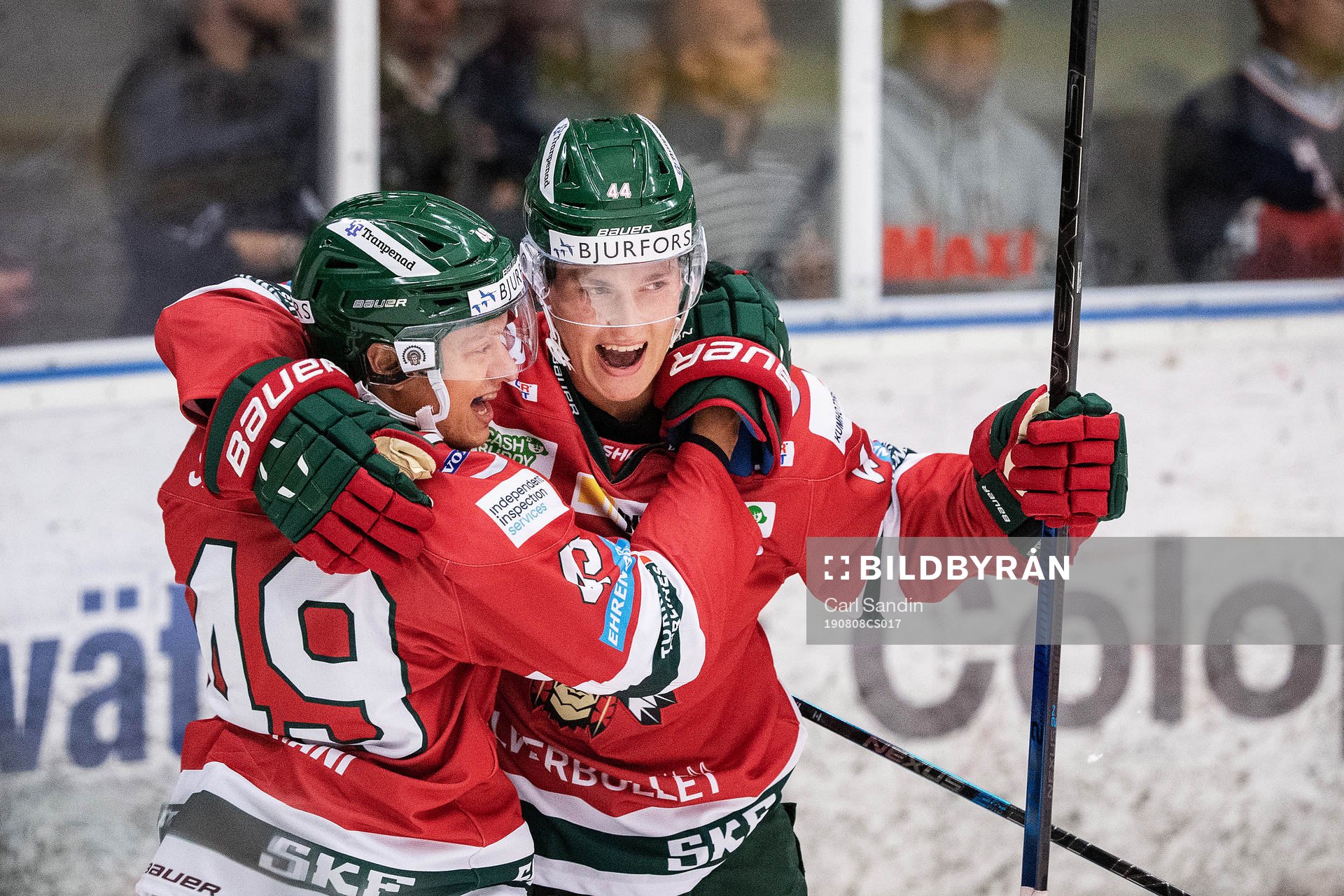 Frölundas Rhett Rakshani och Jacob Peterson jublar