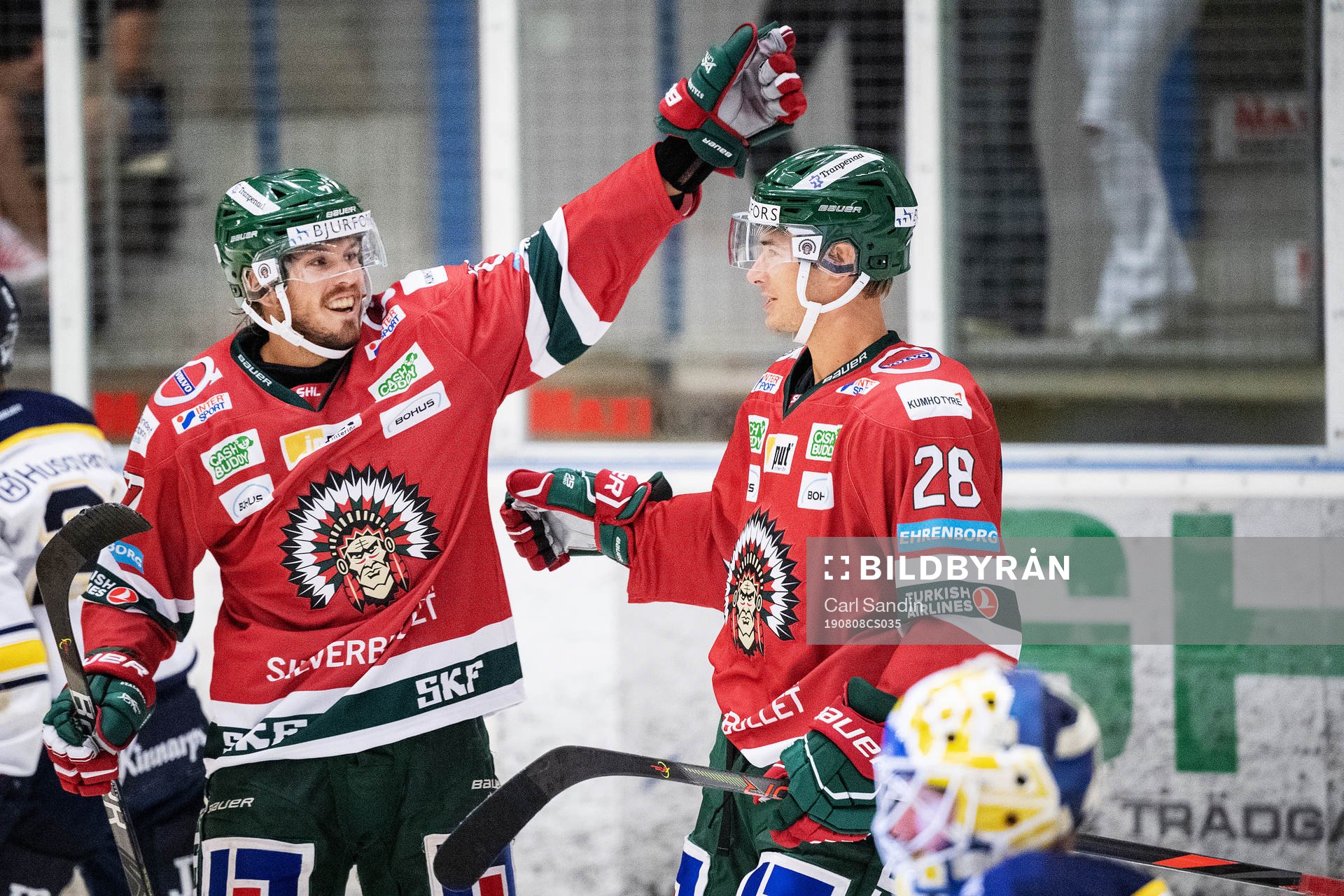 Frölundas Sebastian Stålberg och Johan Sundström jublar