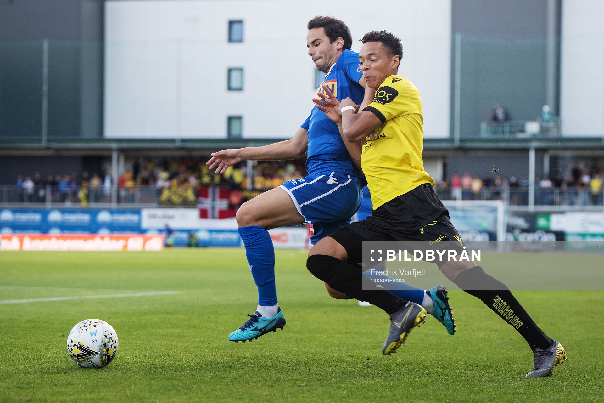 Enric Vallés of Sandefjord and Kevin Kabran of Start