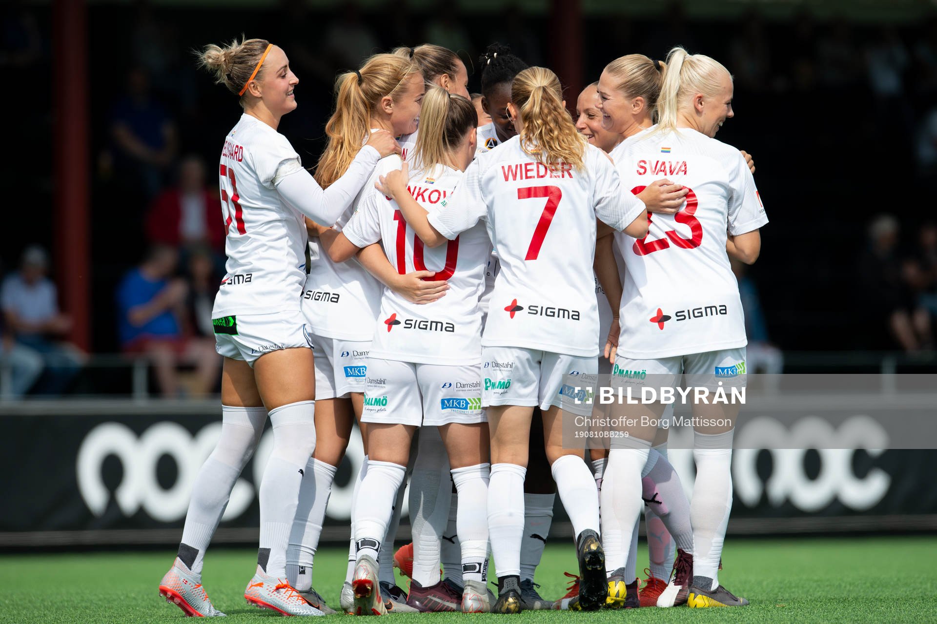 Rosengårds spelare jublar