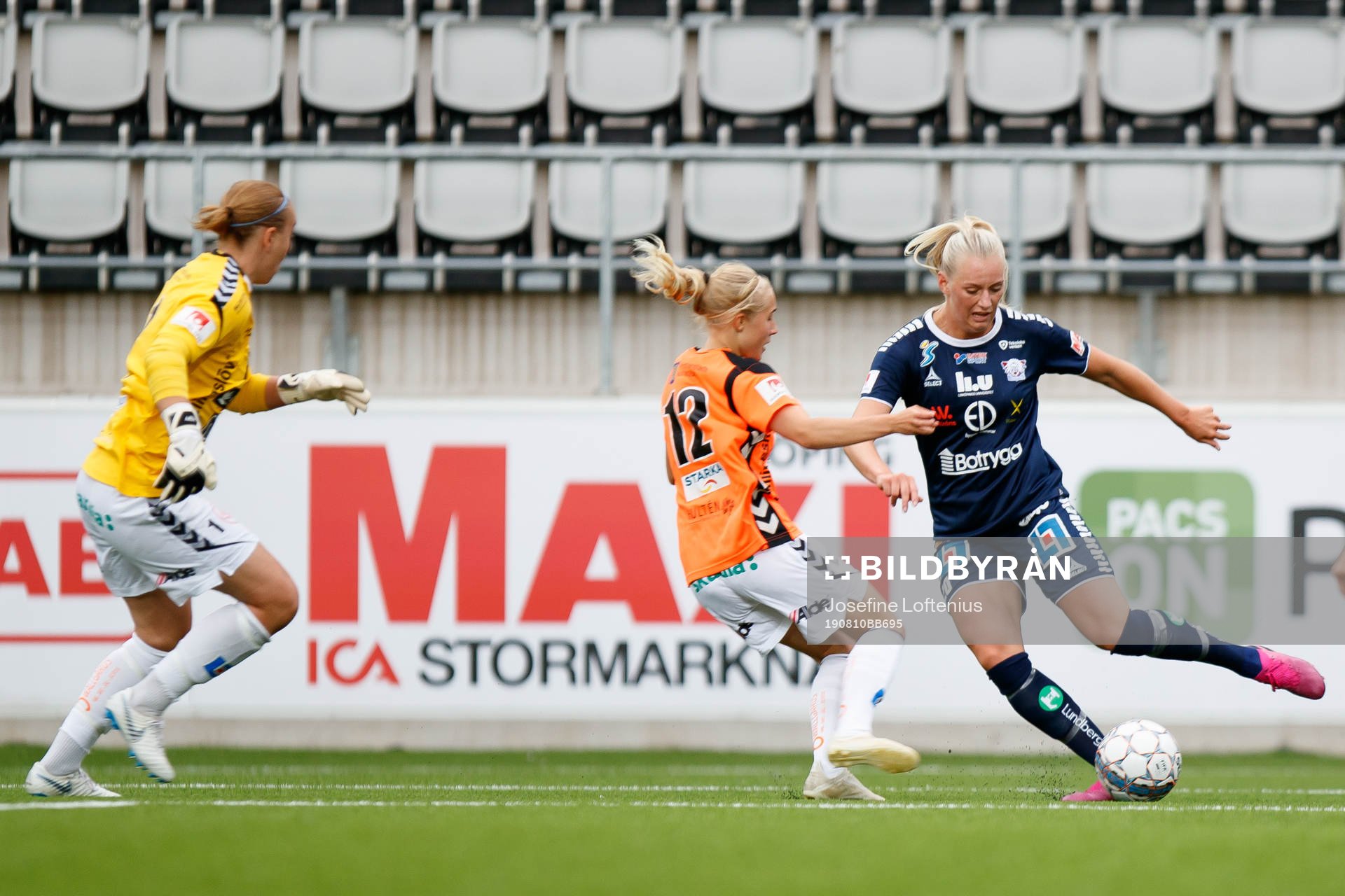 Kristianstads målvakt Brett Elisabeth Maron och Kajsa