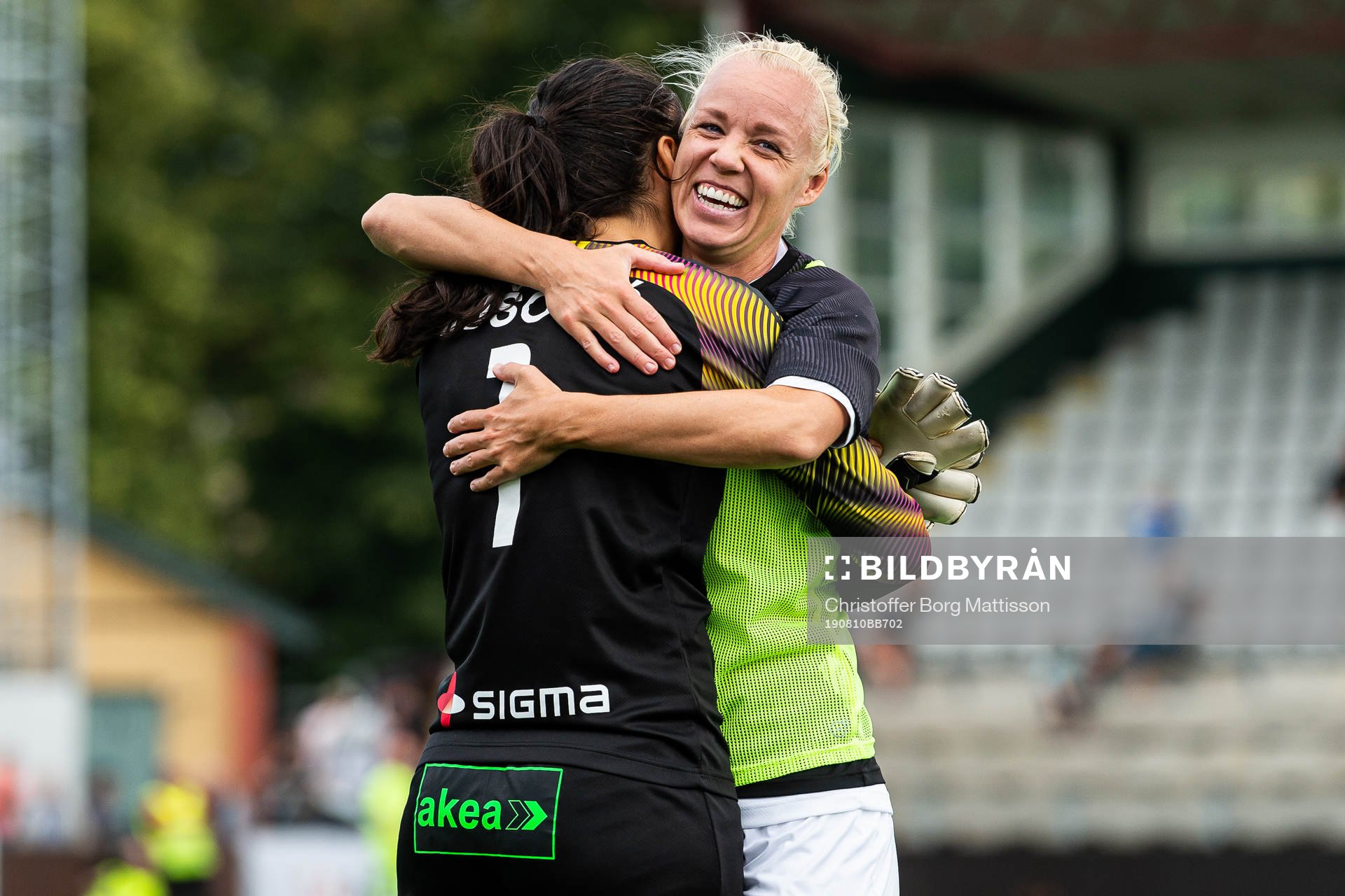 Rosengårds målvakt Zecira Musovic och Caroline Seger