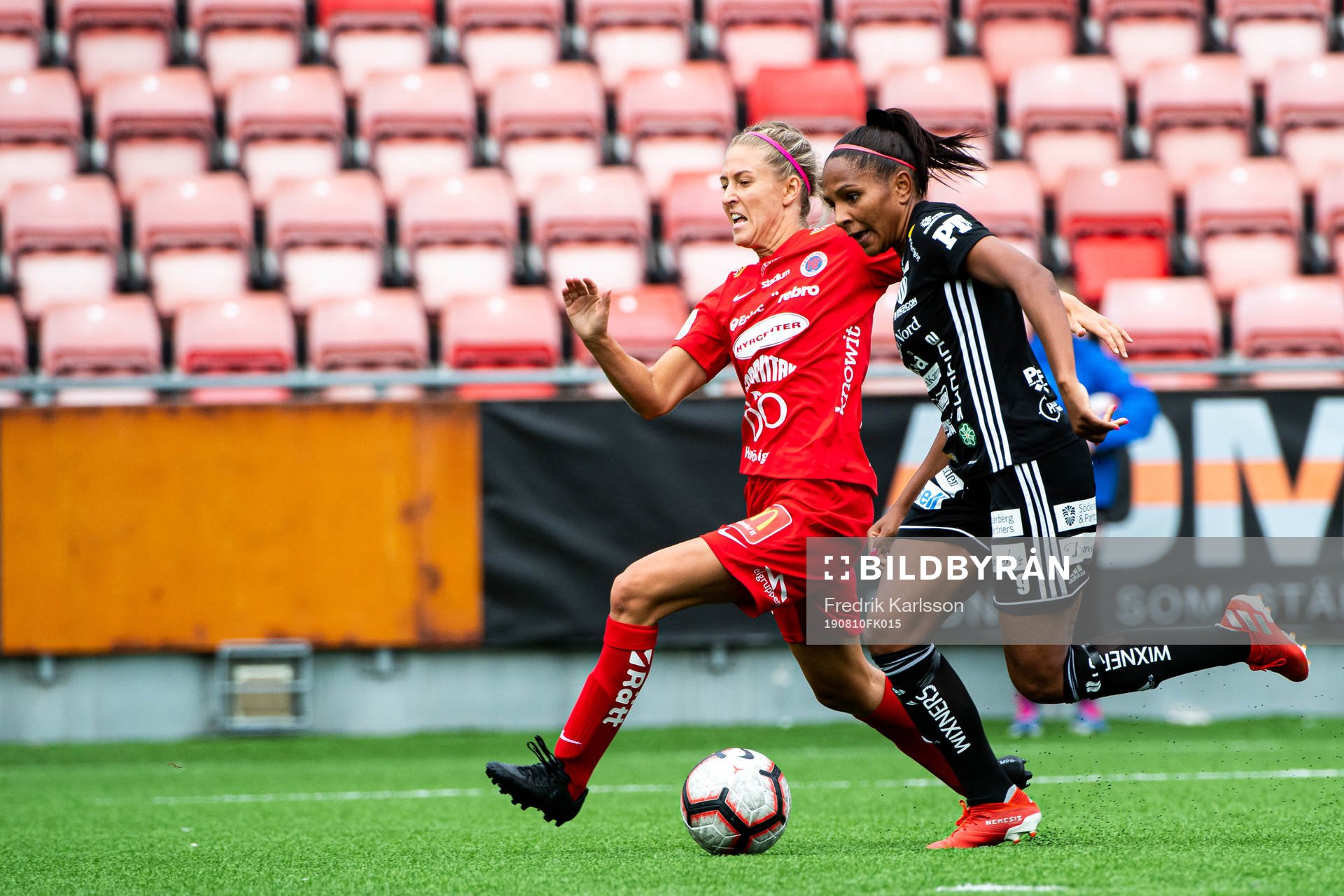 Örebros Emma Kullberg och Piteås Madelen Janogy