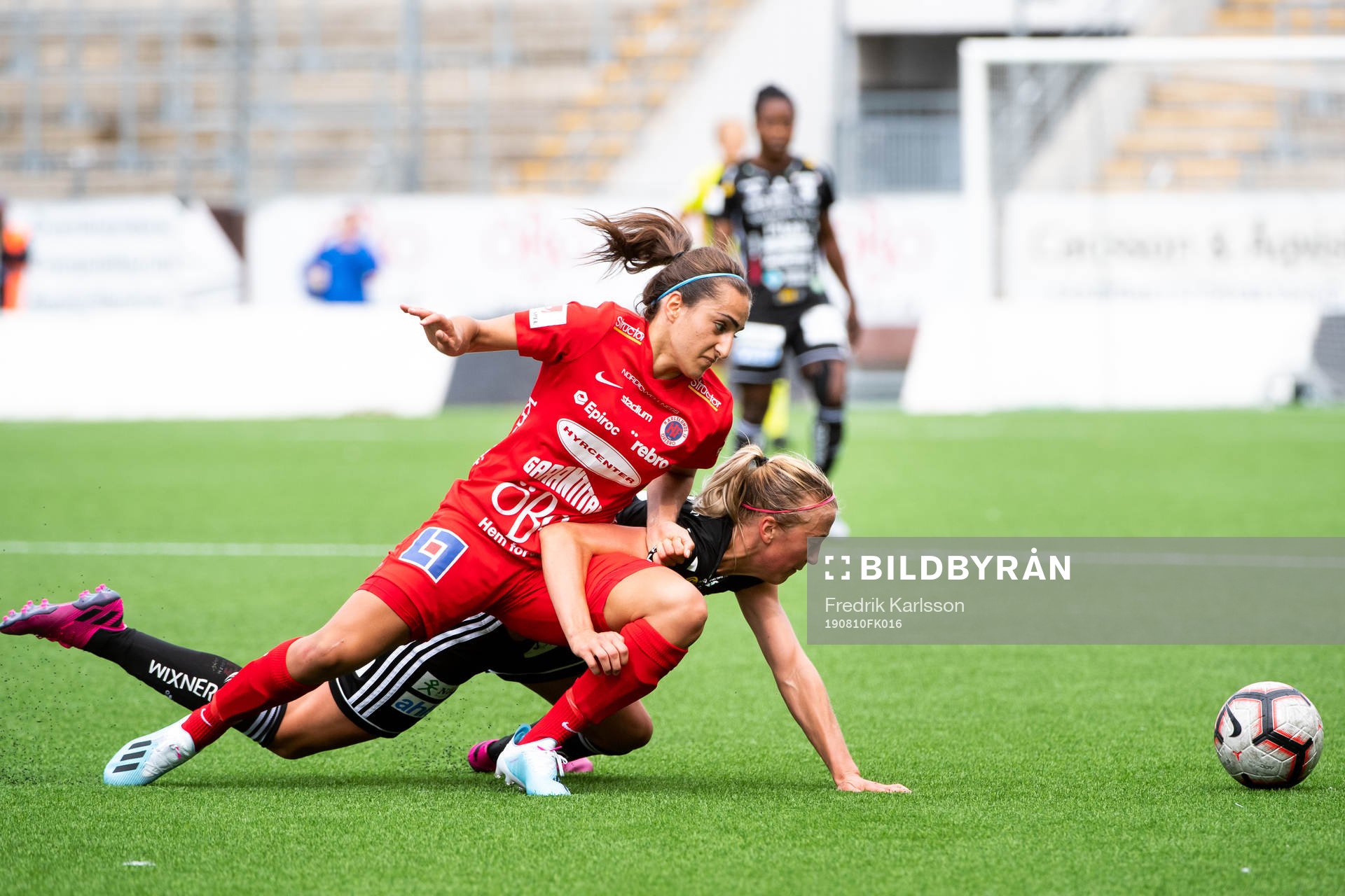 Örebros Sejde Abrahamsson och Piteås Julia Karlernäs
