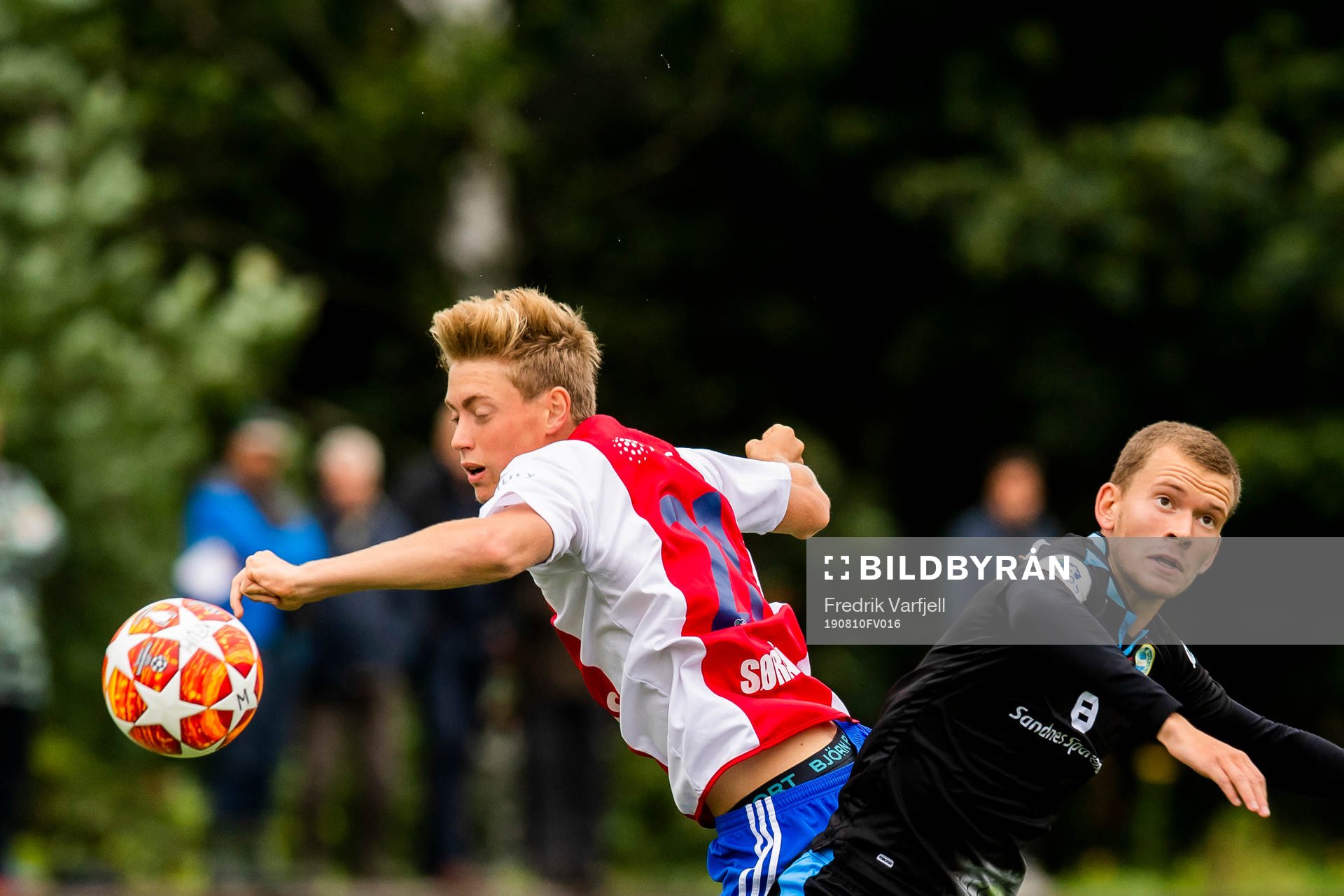 Tore André Hagbø Sørås of KFUM and Vegard Østraat
