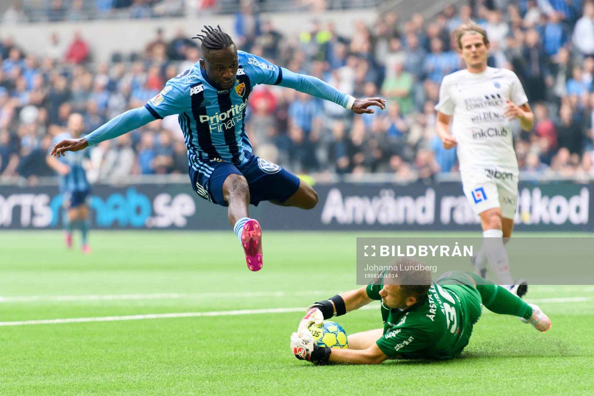 Djurgårdens Mohamed Buya Turay och Sirius målvakt John