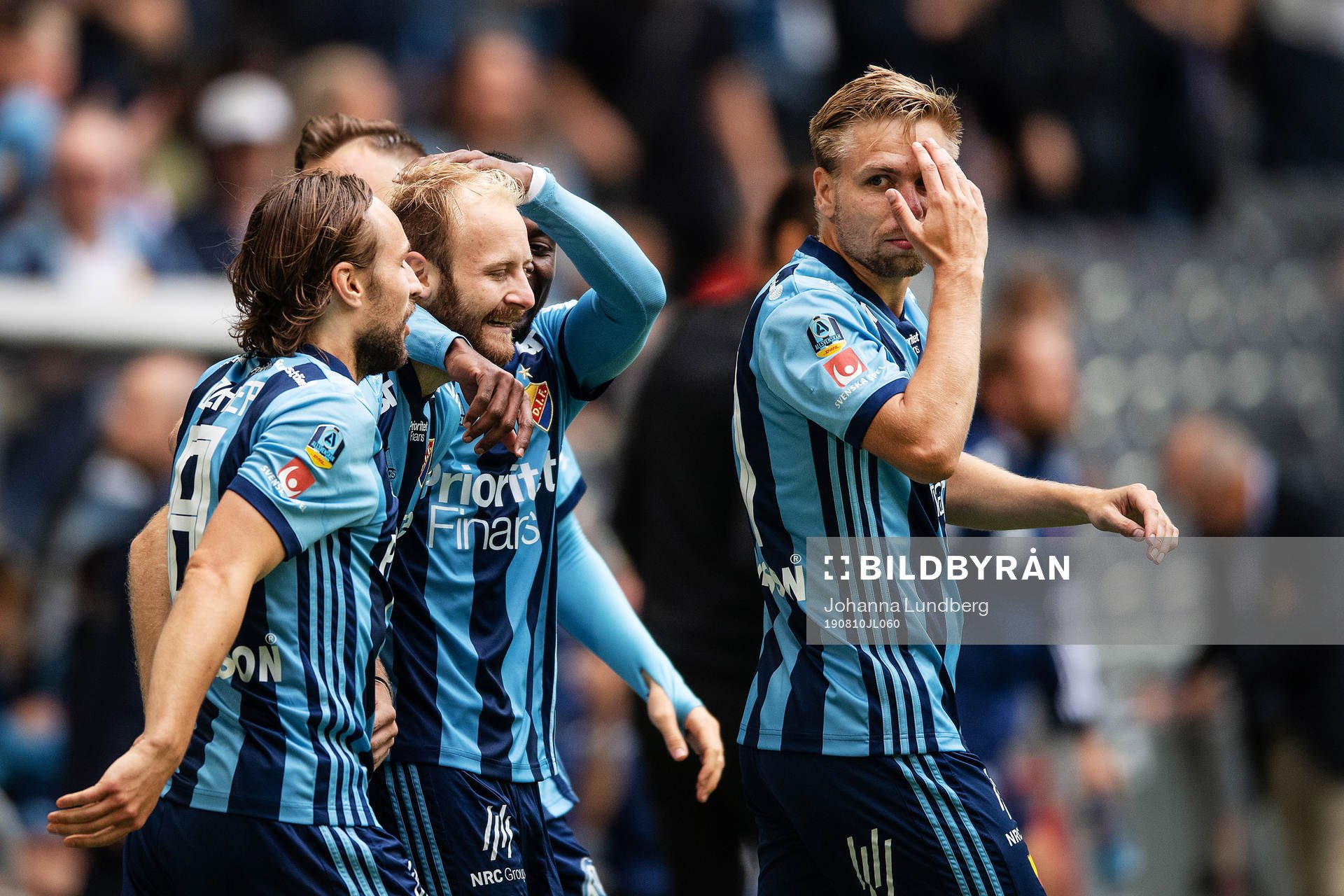 Djurgårdens Kevin Walker och Jonathan Ring jublar med