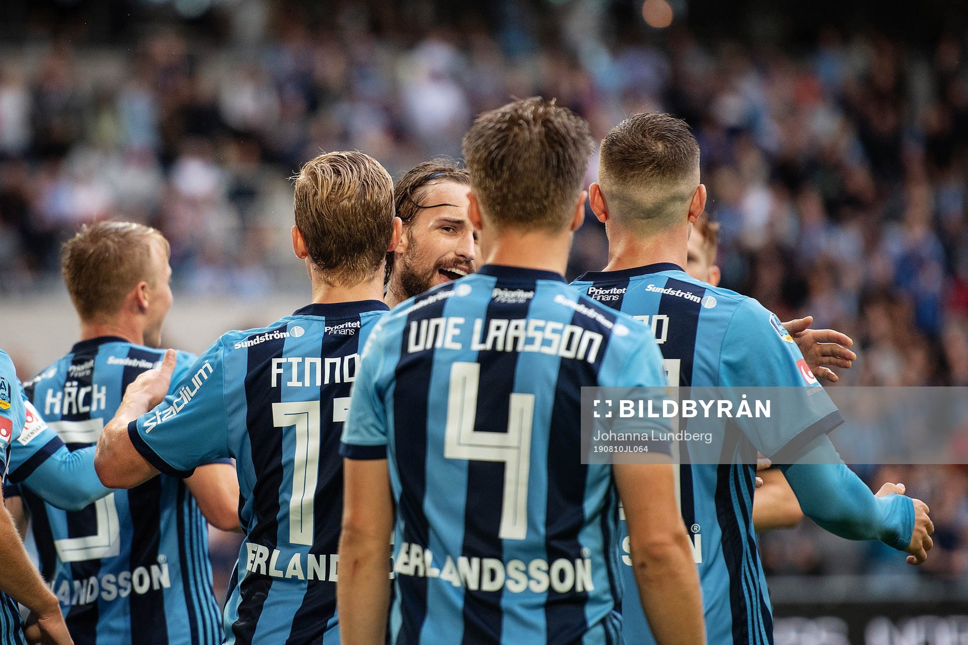 Djurgårdens Kevin Walker jublar efter att Fredrik Ulvestad gjort 4-0 under fotbollsmatchen i Allsvenskan mellan Djurgården och Sirius den 10 augusti 2019 i Stockholm.