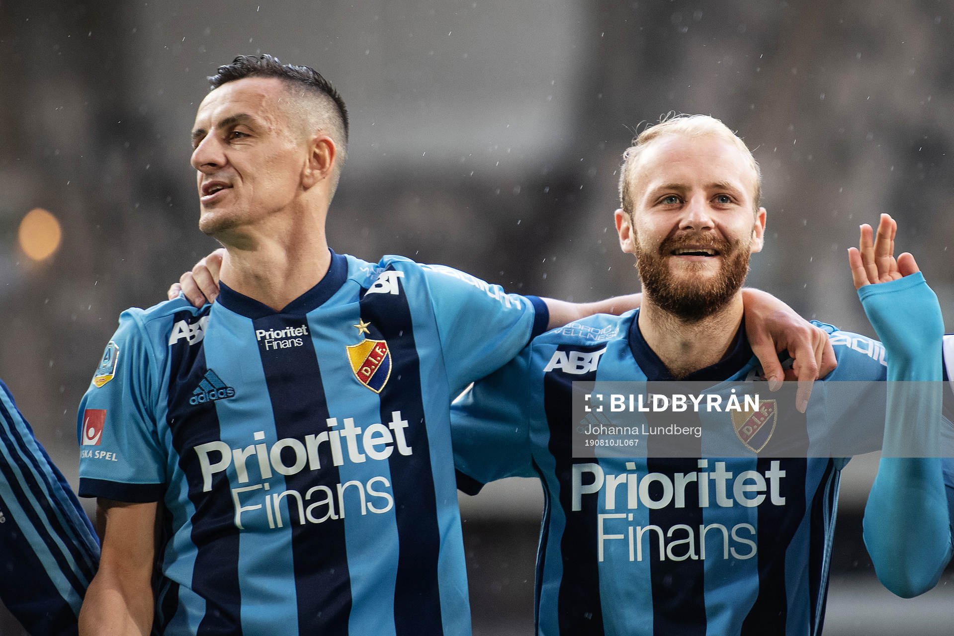 Djurgårdens Haris Radetinac och Curtis Edwards jublar efter fotbollsmatchen i Allsvenskan mellan Djurgården och Sirius den 10 augusti 2019 i Stockholm.