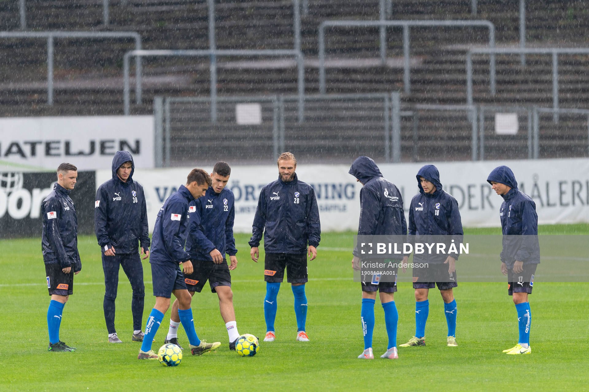 Halmstads spelare före fotbollsmatchen i Superettan mellan