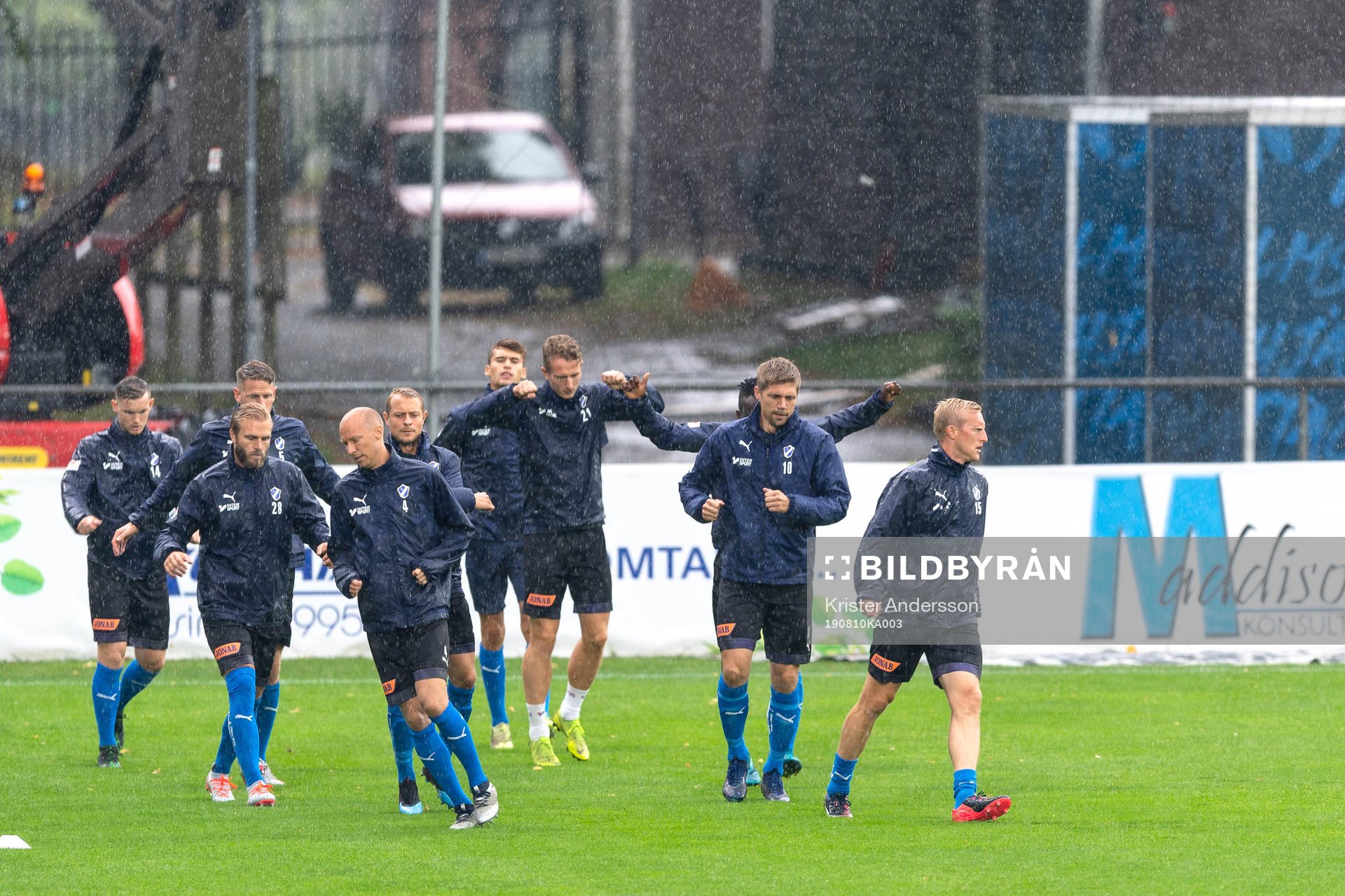 Halmstads spelare före fotbollsmatchen i Superettan mellan