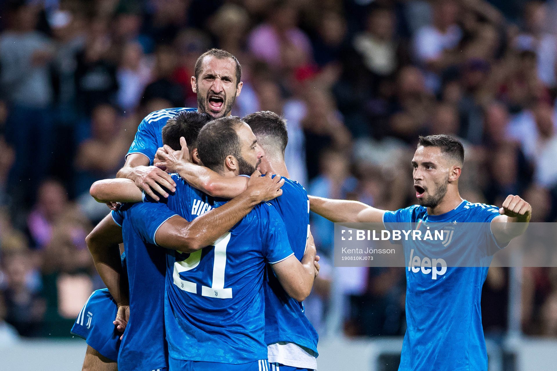 Sami Khedira of Juventus celebrates with Giorgio Chiellini