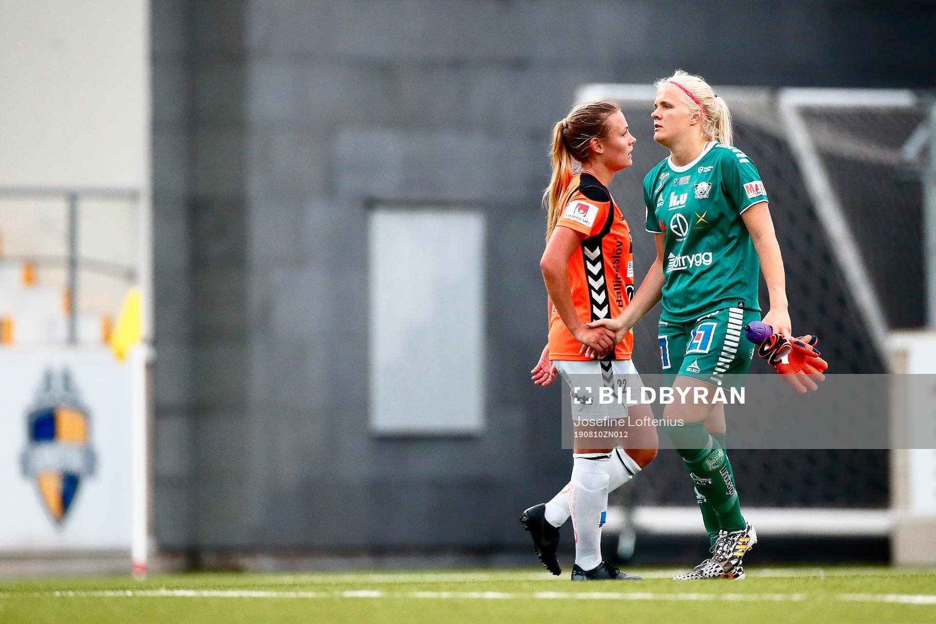 Kristianstads Maja Bodin och Linköpings målvakt Emma