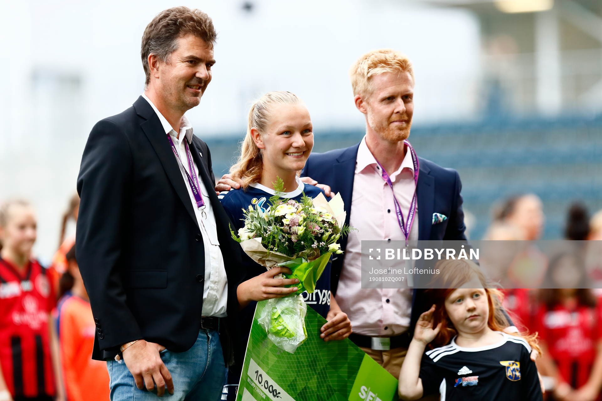 Linköpings Frida Leonardsen Maanum tar emot priset Årets