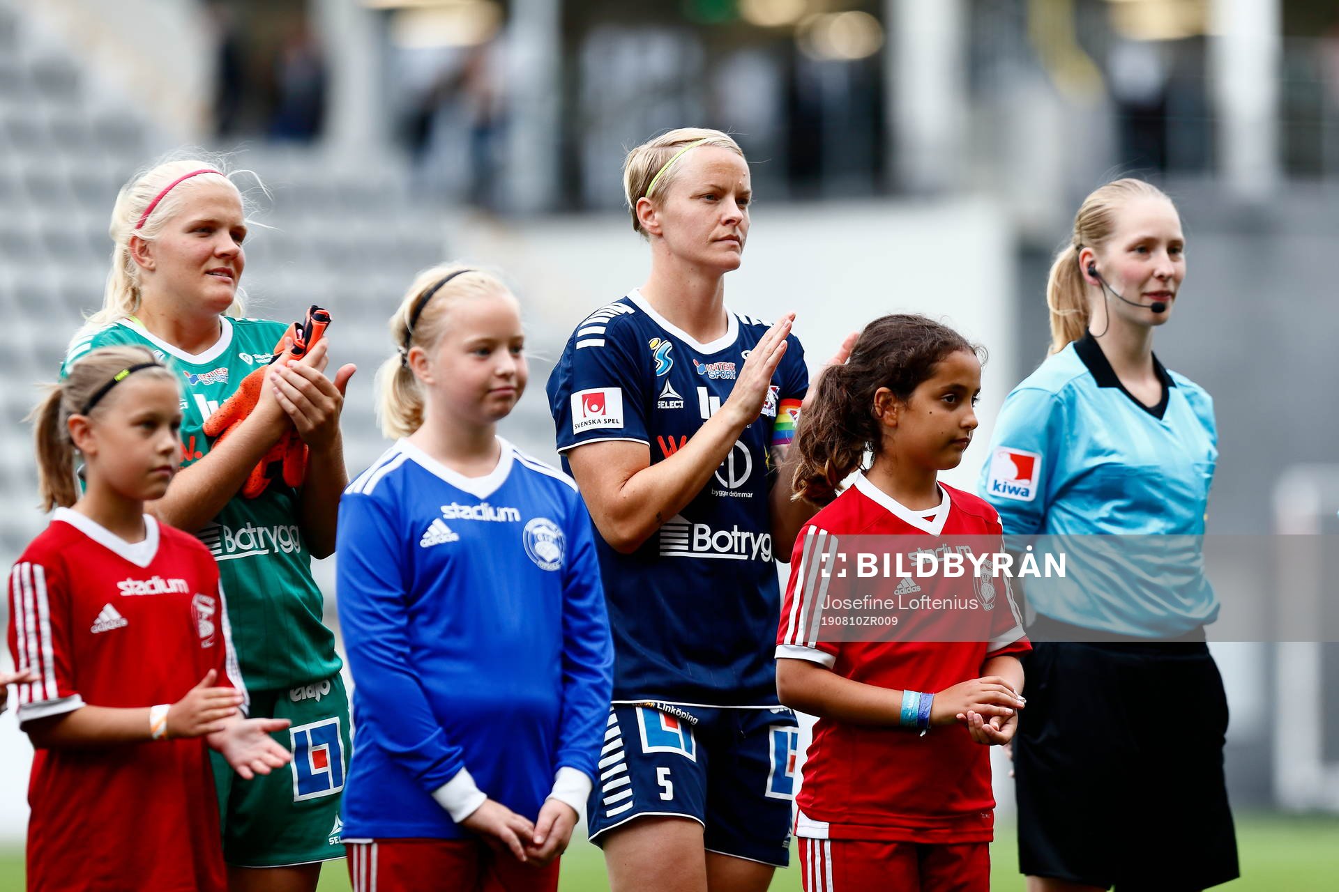 Linköpings Nilla Fischer (t h) och målvakt Emma Holmgren