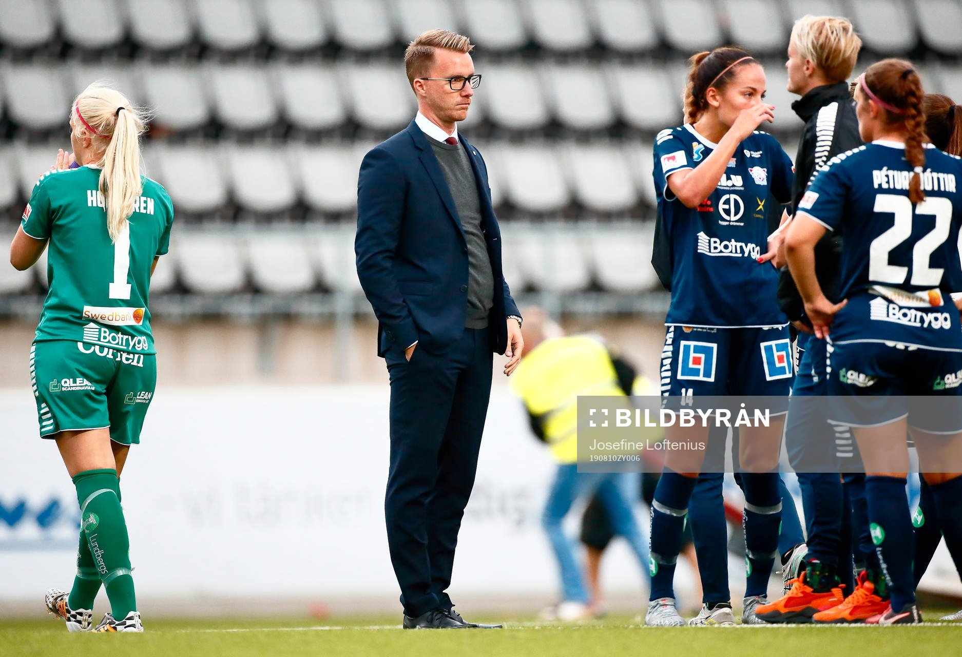 Linköpings tränare Olof Unogård ser fundersam ut