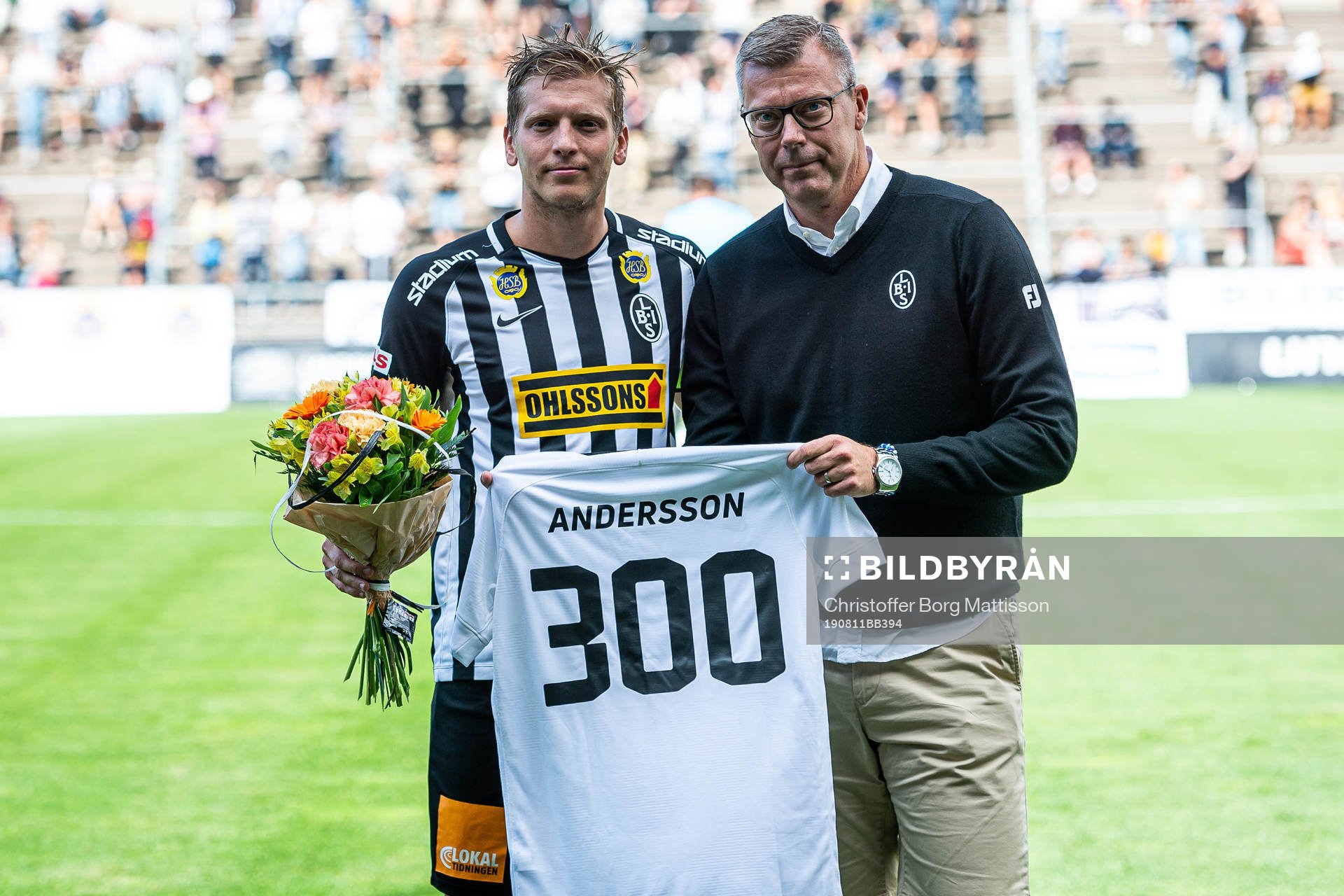 Landskronas Philip Andersson prisas av Landskronas vice