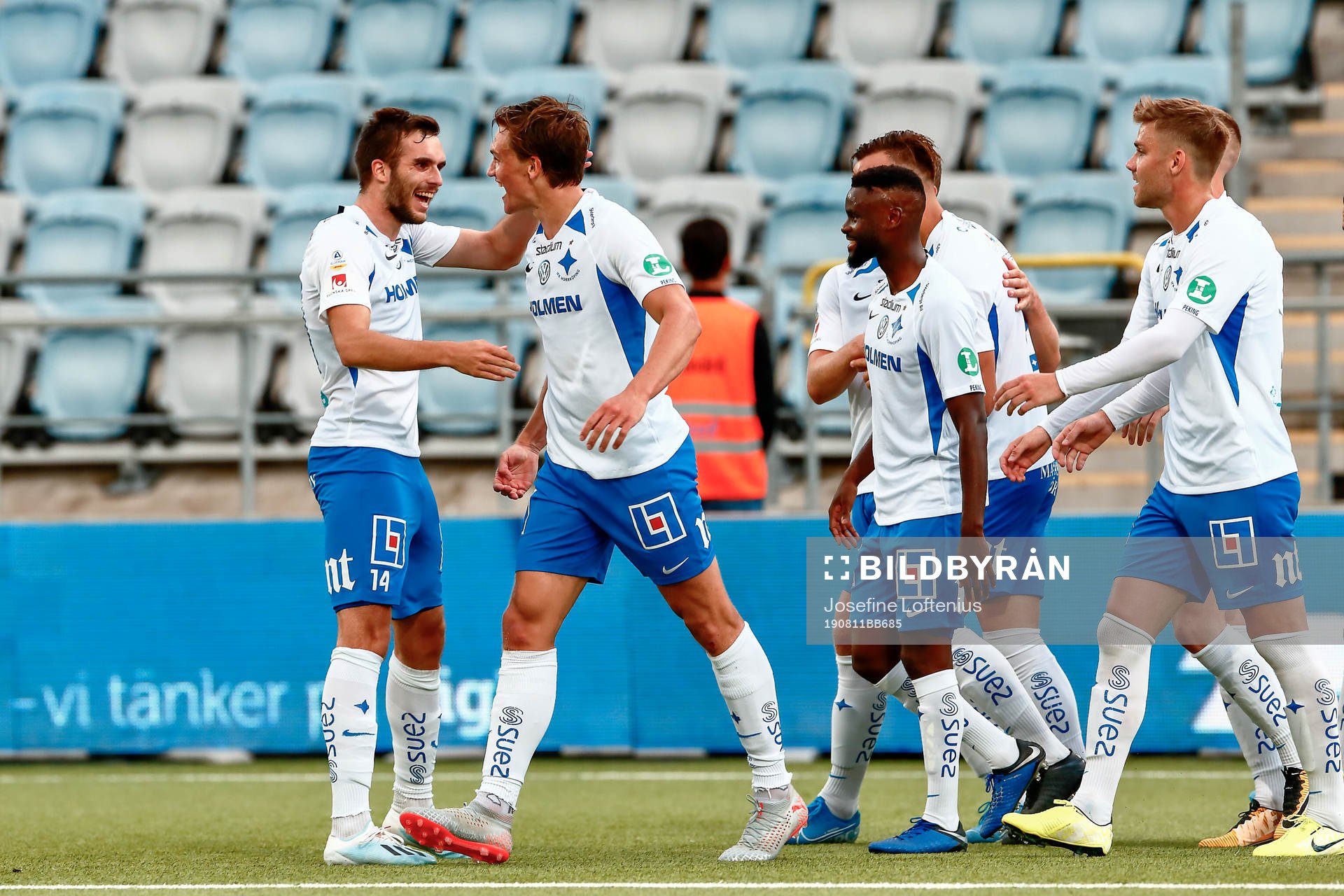 IFK Norrköpings Egzon Binaku jublar med Rasmus Lauritsen efter att Rasmus gjort mål 2-0 under fotbollsmatchen i Allsvenskan mellan IFK Norrköping och Elfsborg den 11 augusti 2019 i Norrköping.