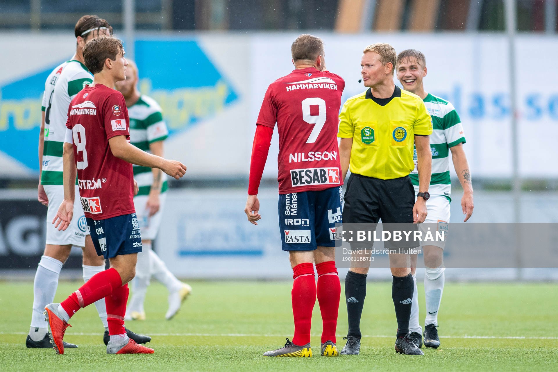 Örgrytes Simon Nilsson och Domare Fredrik Klitte