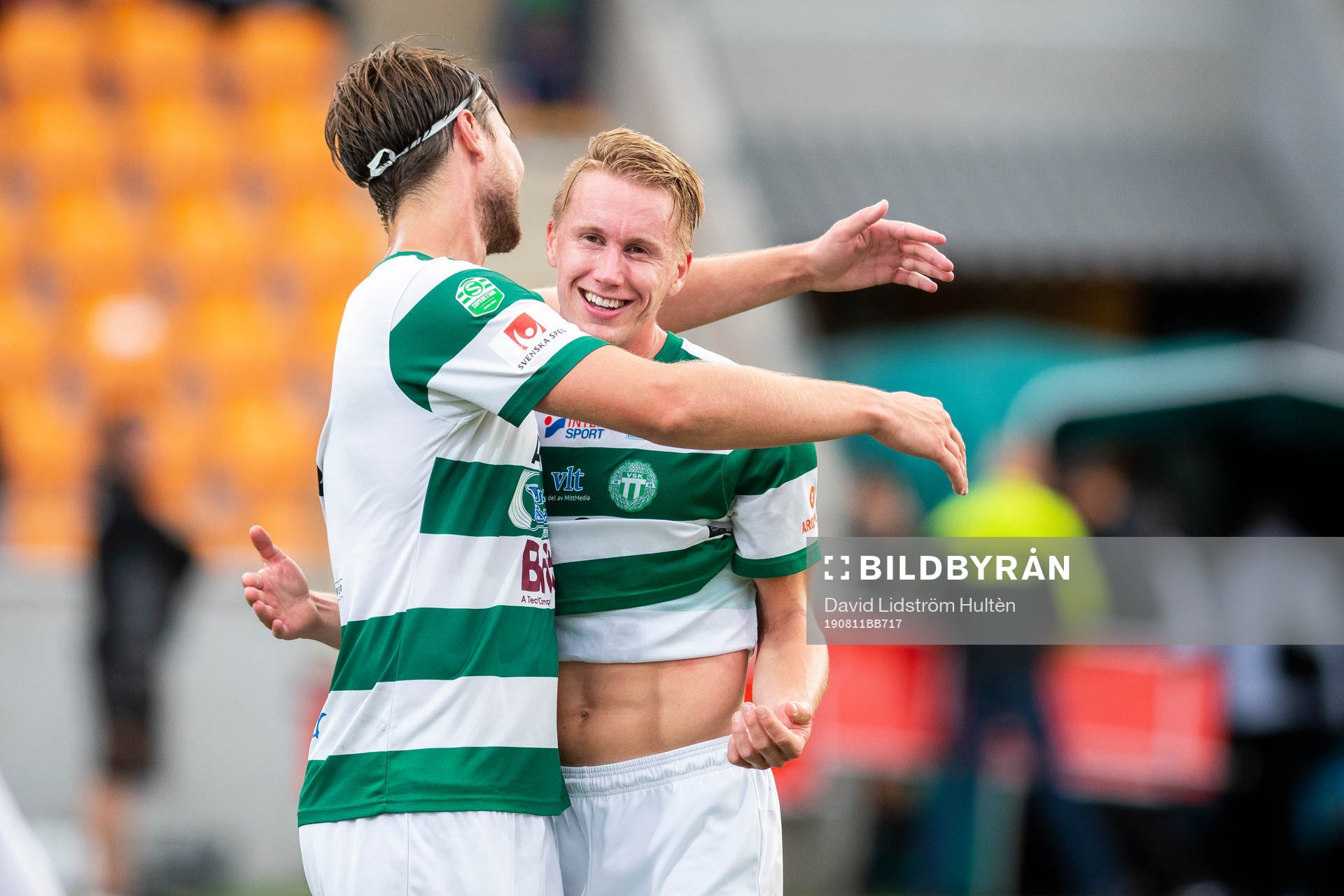 Västerås Brian Span och Emil Skogh jublar